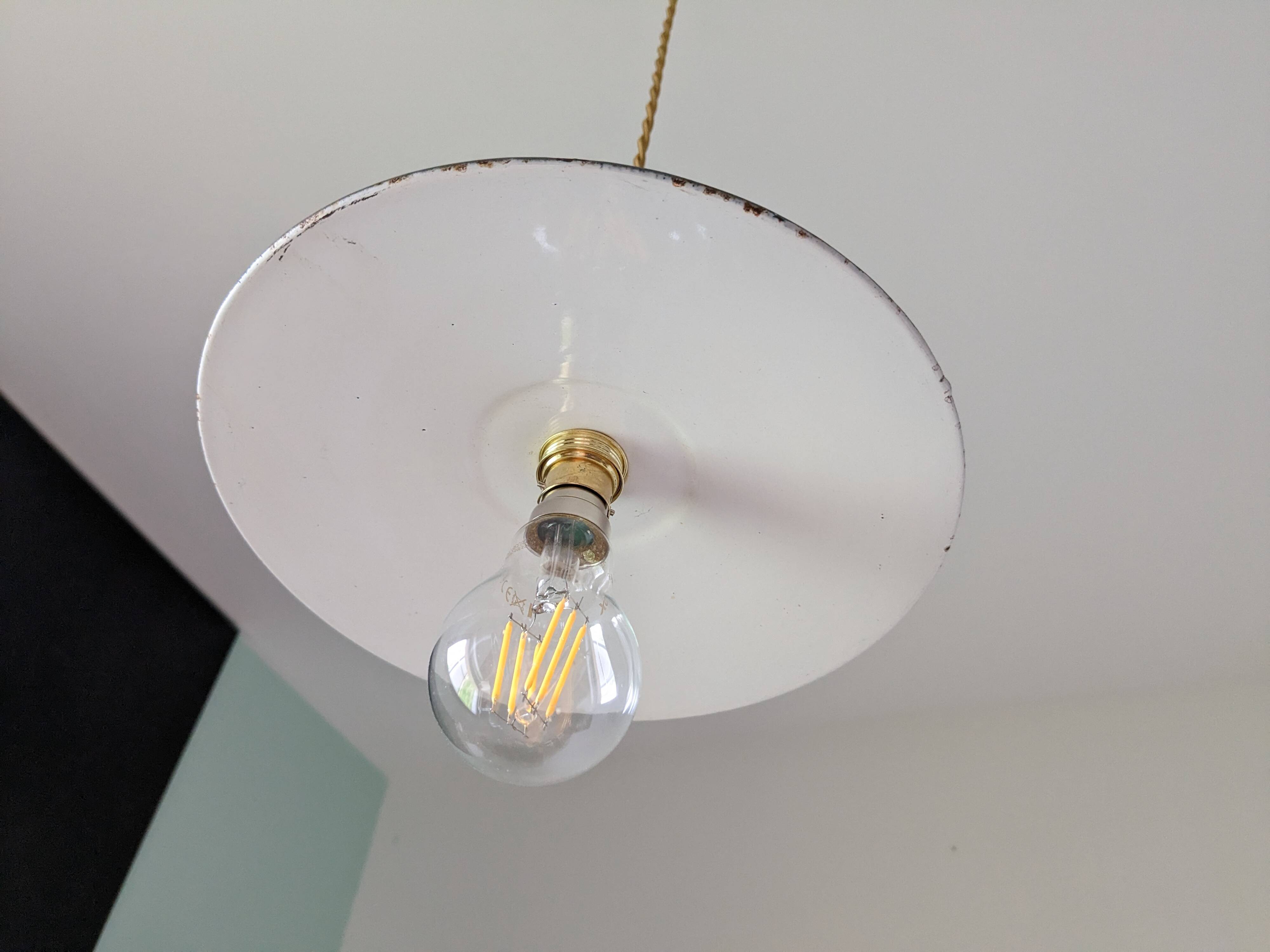 Industrial pendant light in black enamelled sheet metal