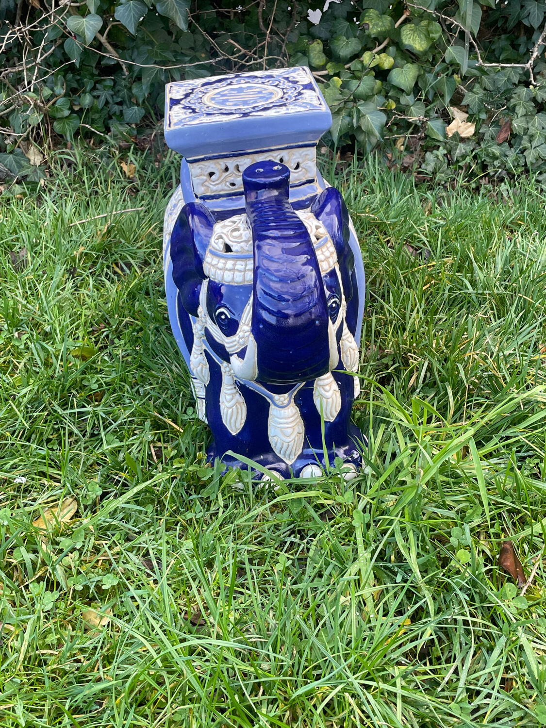 Porte plante, table d’appoint éléphant