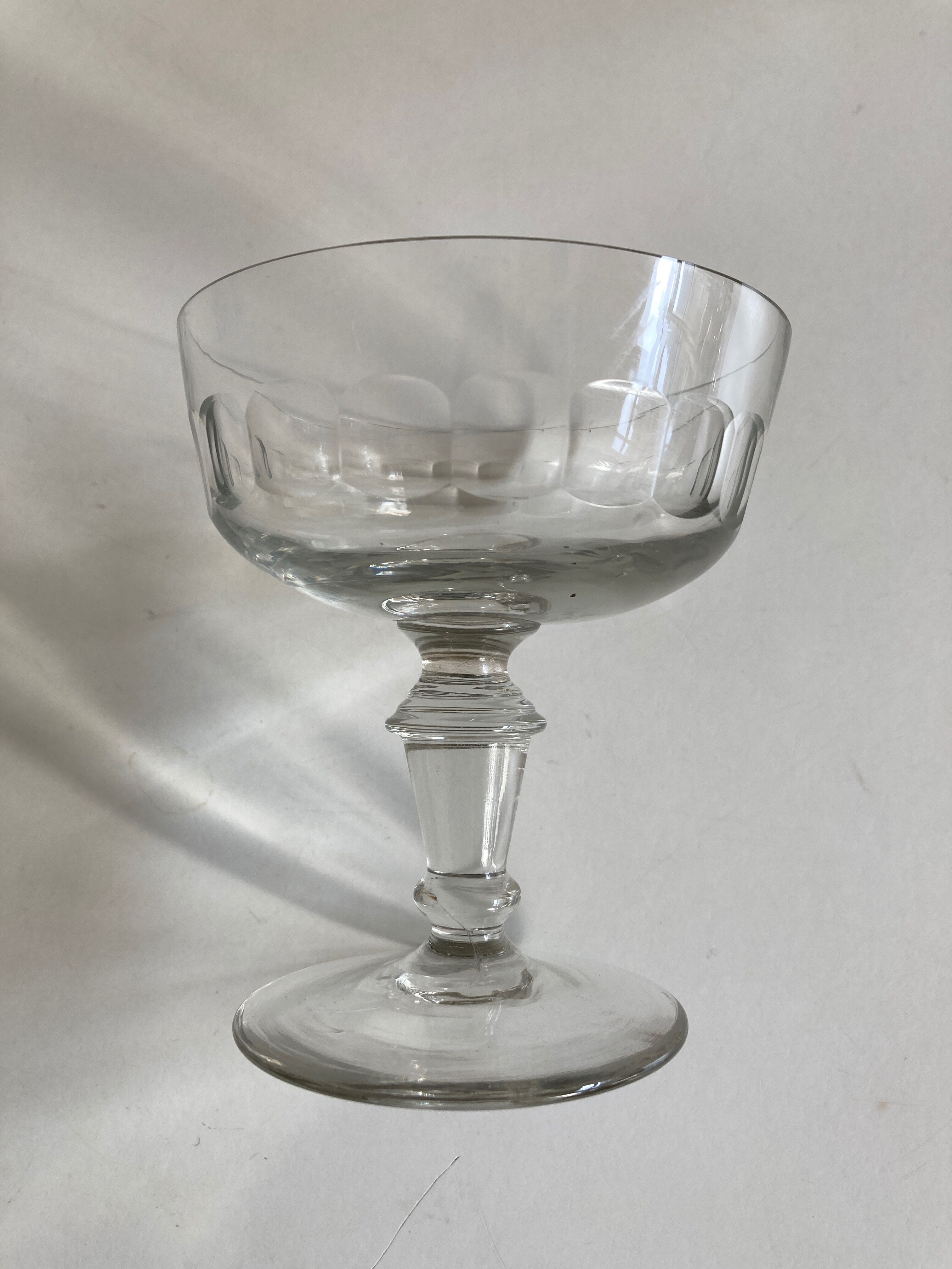 Set of 6 glasses of champagne 19th with flat sides and scales