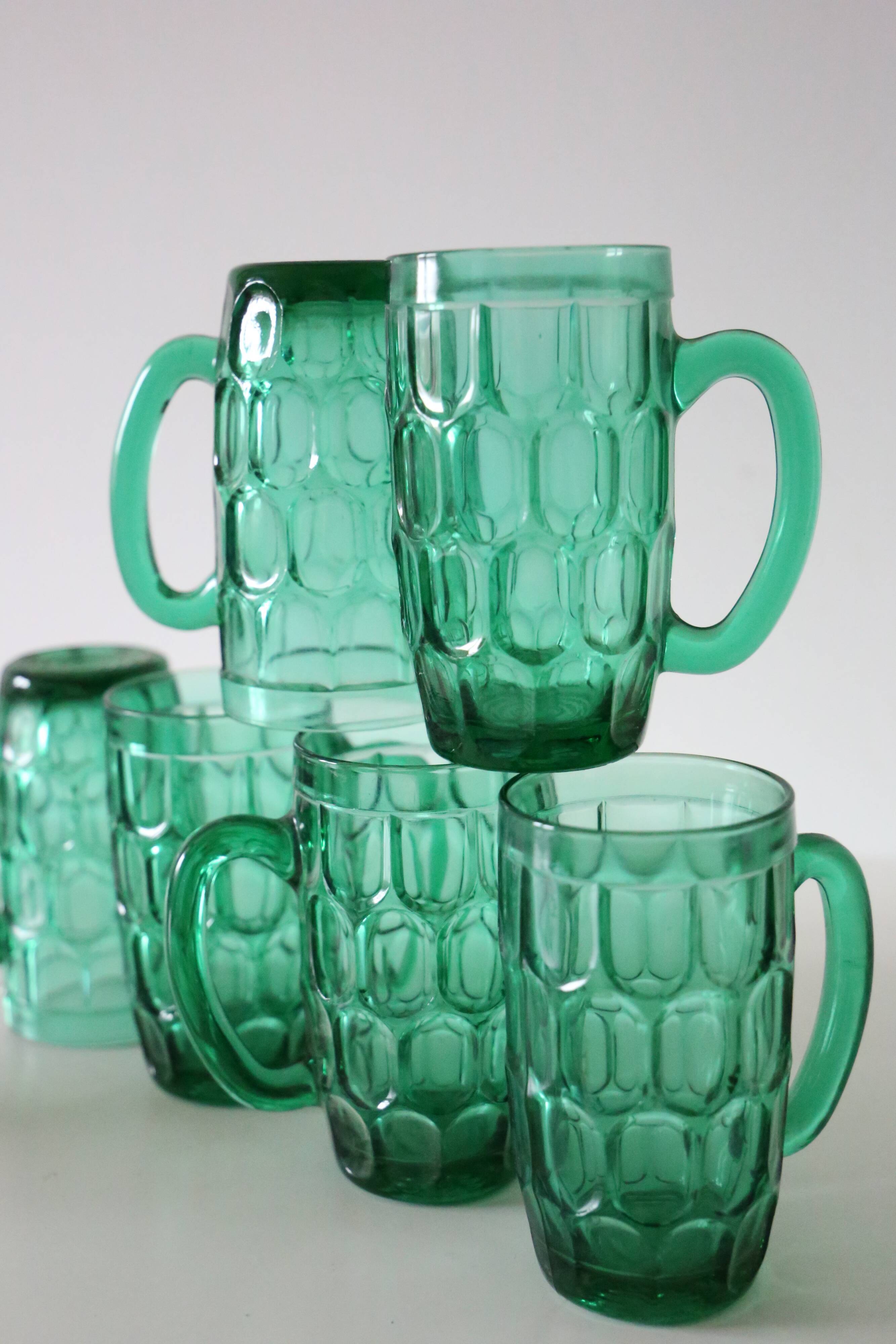 Ensemble de 6 mugs en verre, vert, vintage français, 1980
