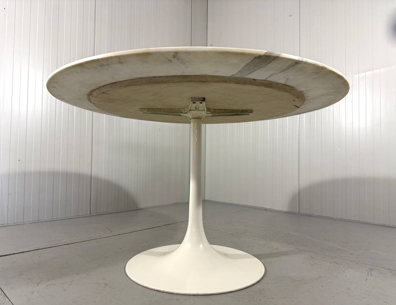 Round marble dining table with tulip foot 1960’s