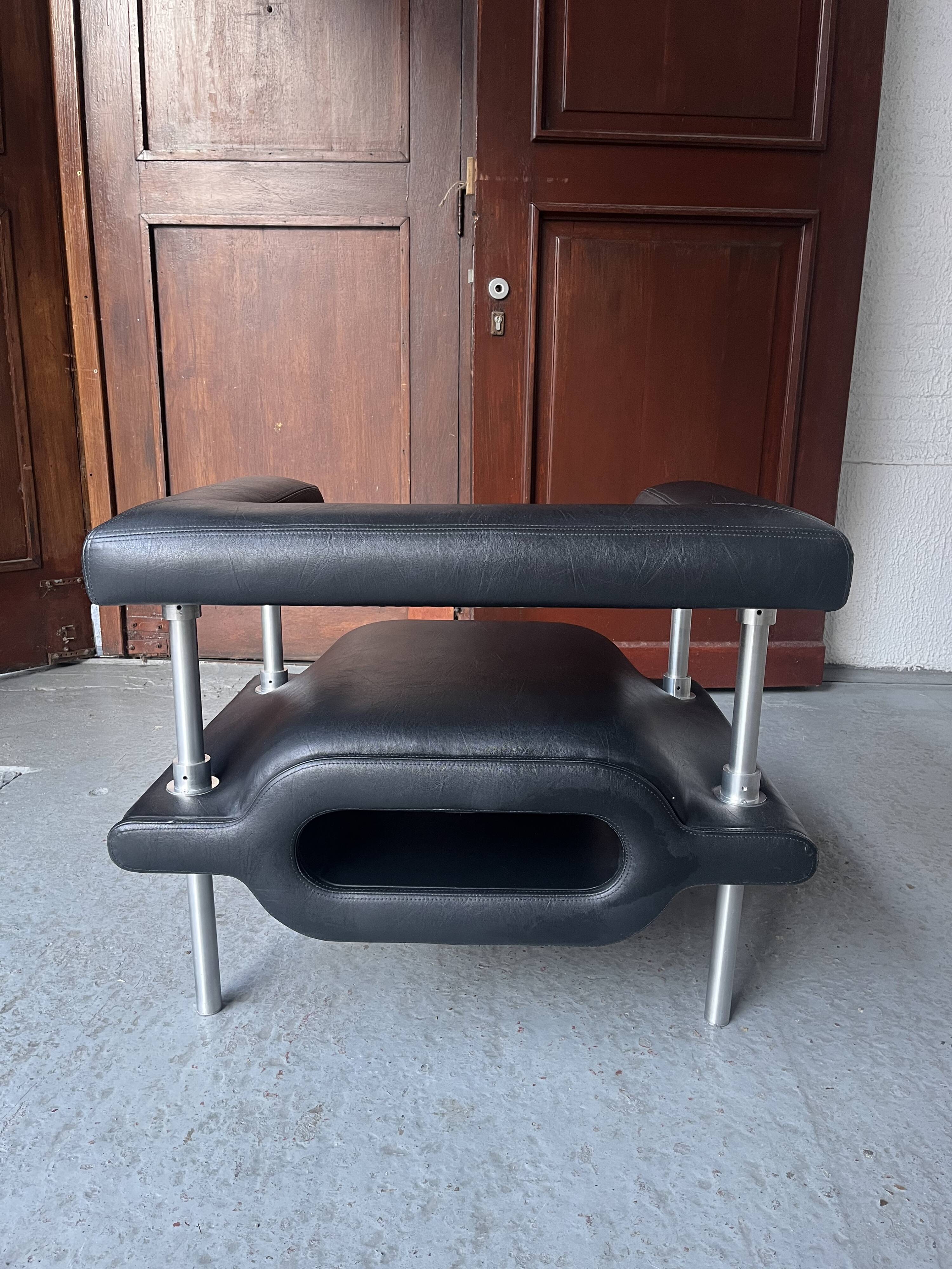 ‘Magazine’ easy chair and 2-seater by Michael Young