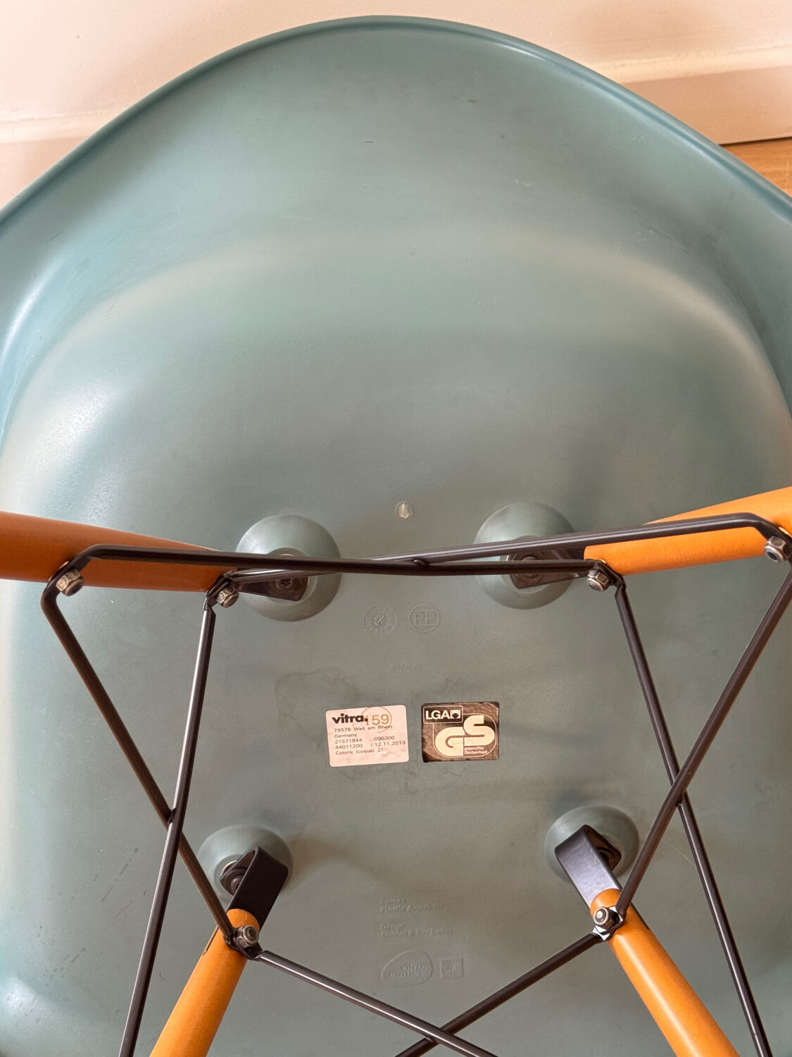 2 Vitra armchairs by Eames