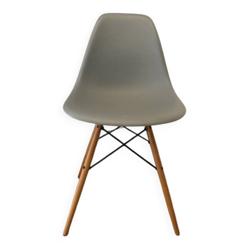 Eames/Vitra chair