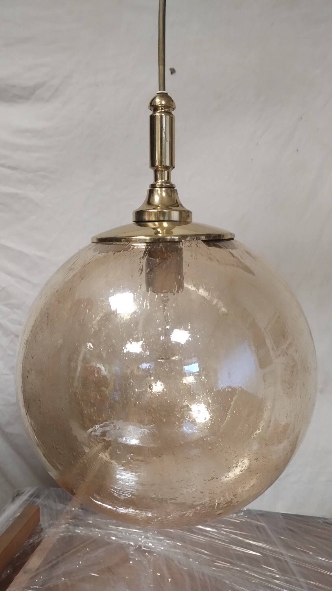 Smoked glass sphere suspension