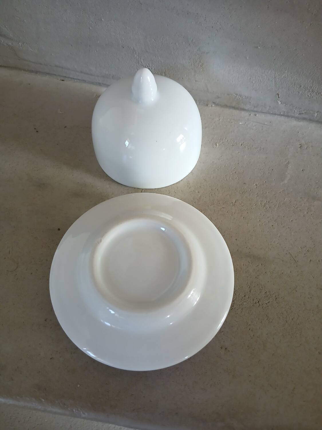 Individual porcelain butter dish