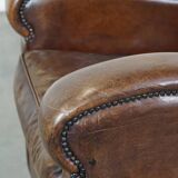 Sheep leather armchair with round shapes