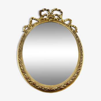 Miroir ovale de style Louis XVI