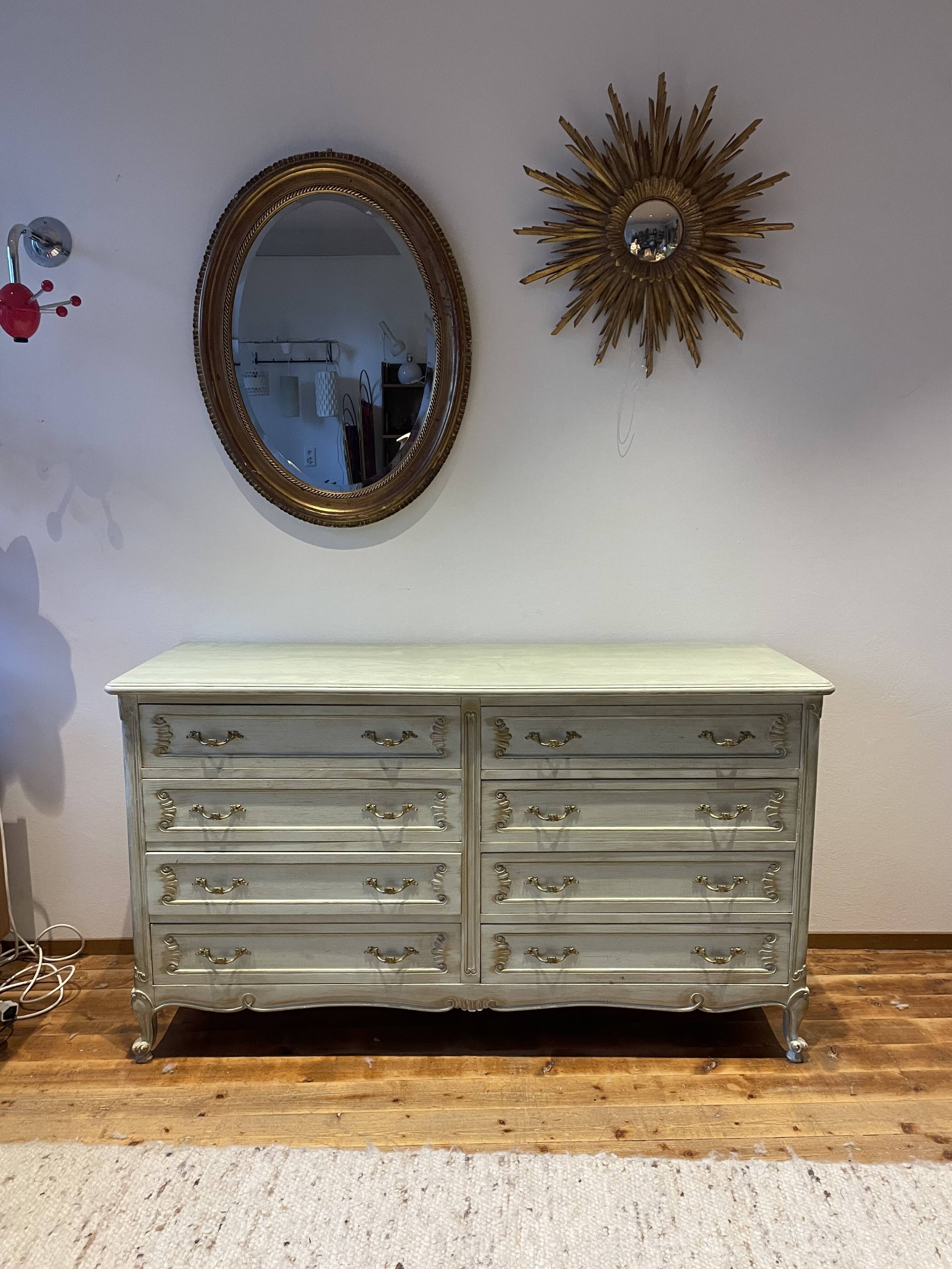 Shabby chic dresser