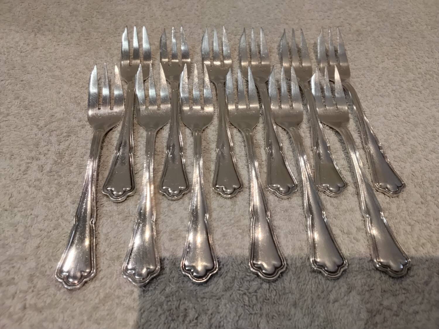 12 silver-plated metal cake forks by Ercuis silversmiths, Contours pattern
