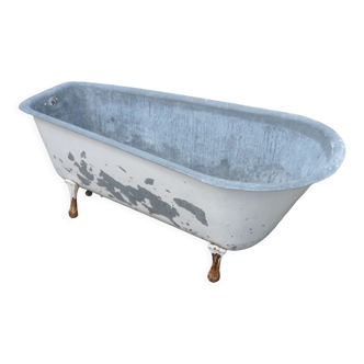 Zinc bathtub