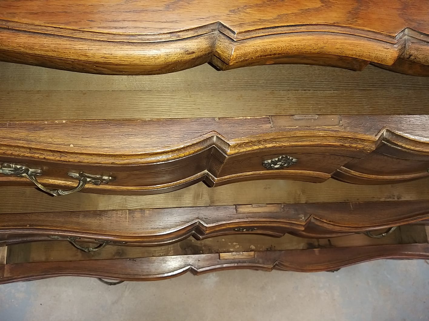 Chest of drawers crossbow