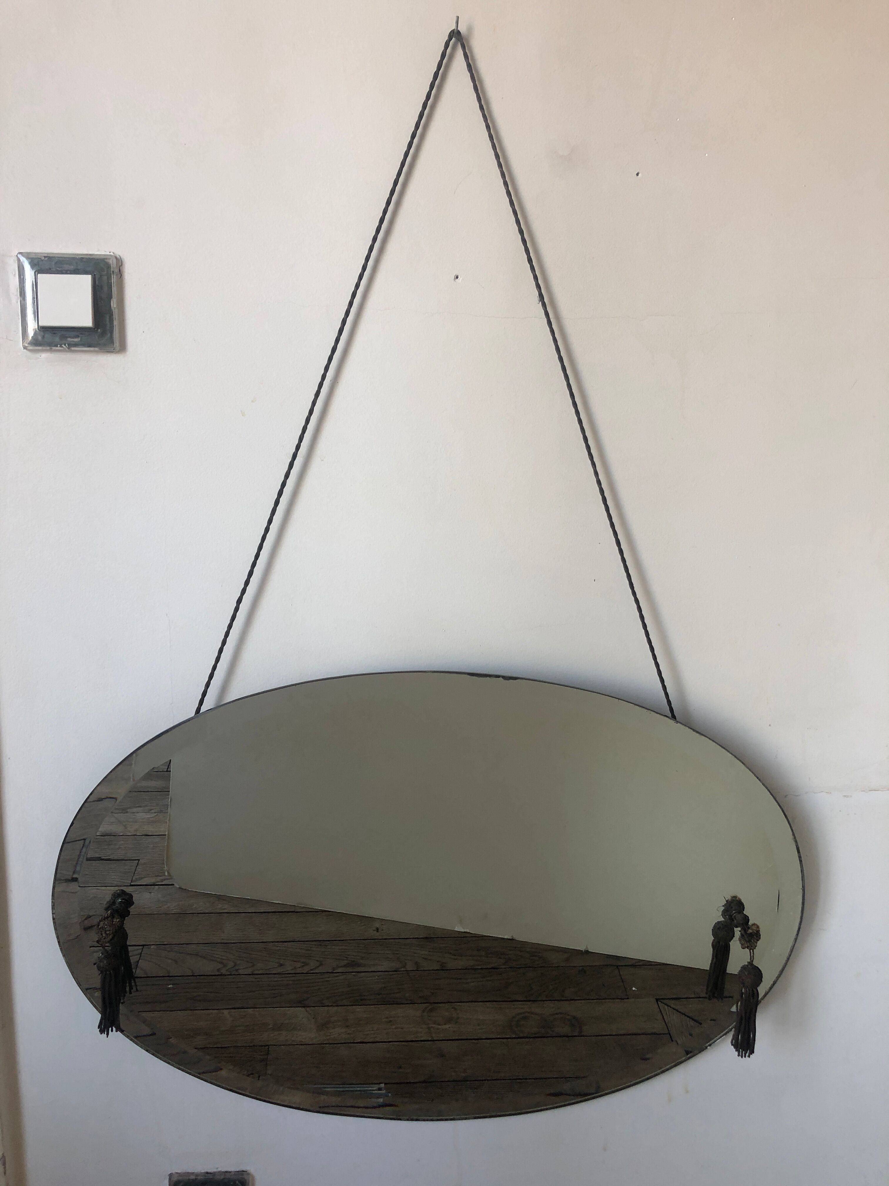 Oval mirror pompom and former link