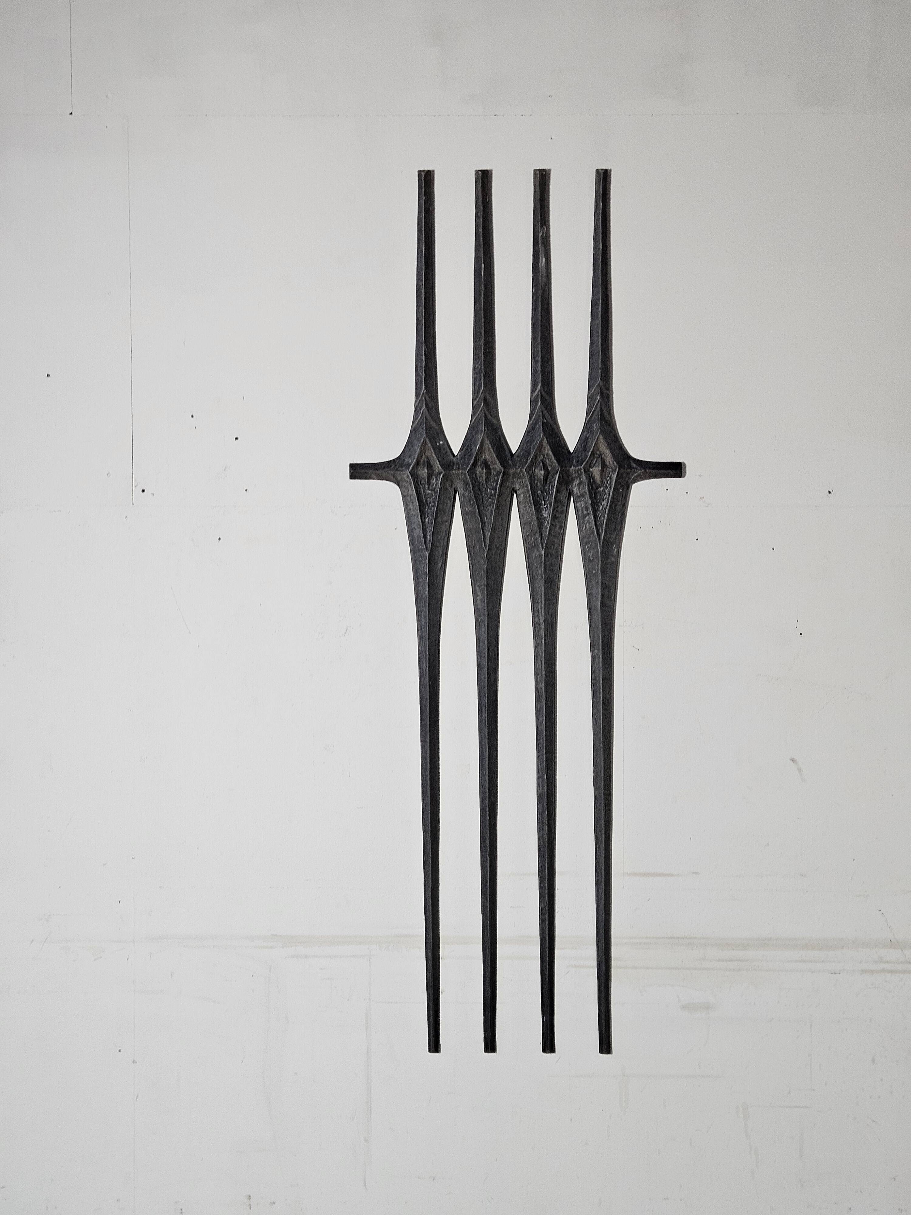 Brutalist wall decoration sculpture from the 1970s in aluminium cast.