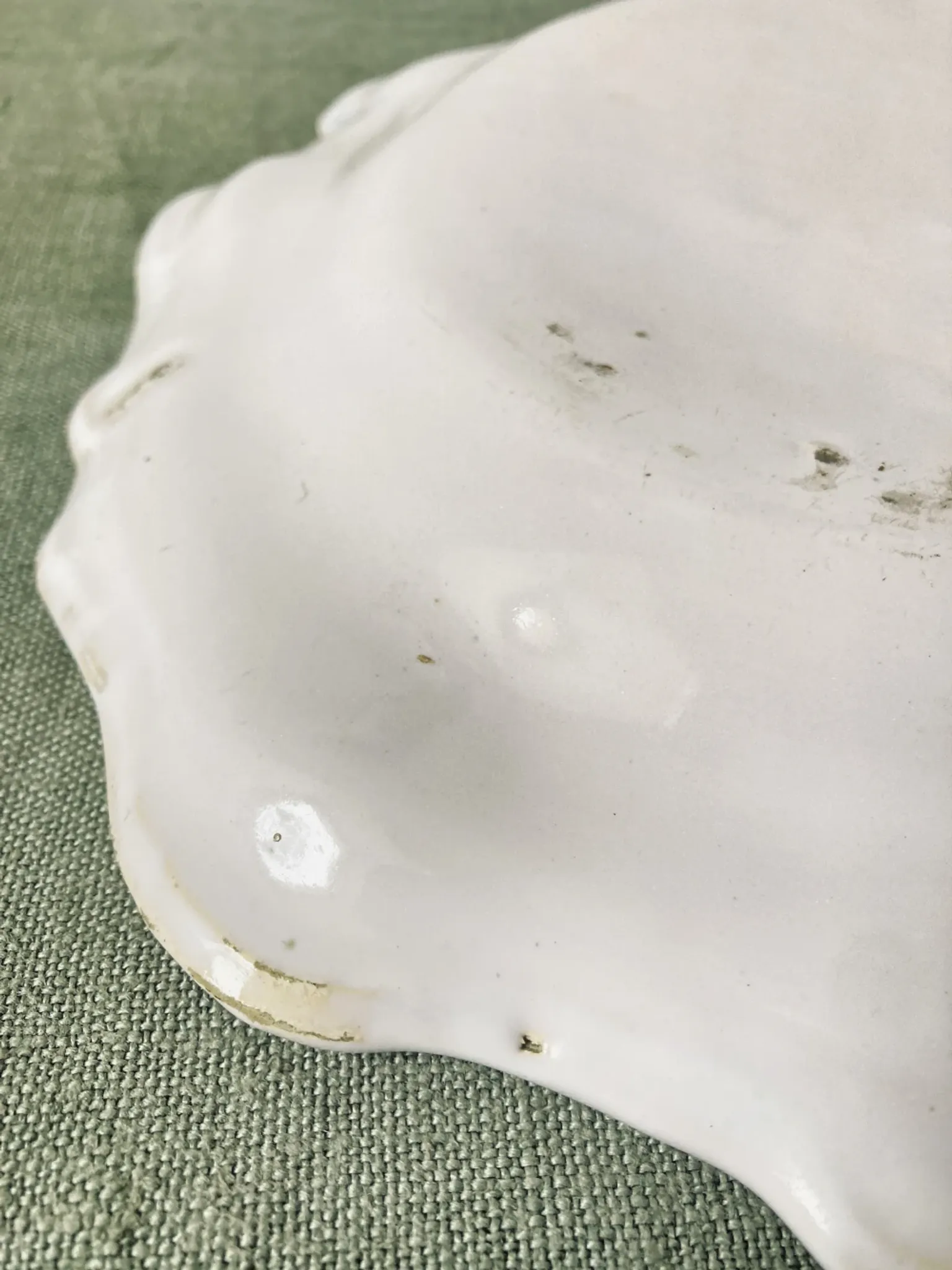 Plat ovale chantourné en faïence de Martres-Tolosane, XIXe siècle