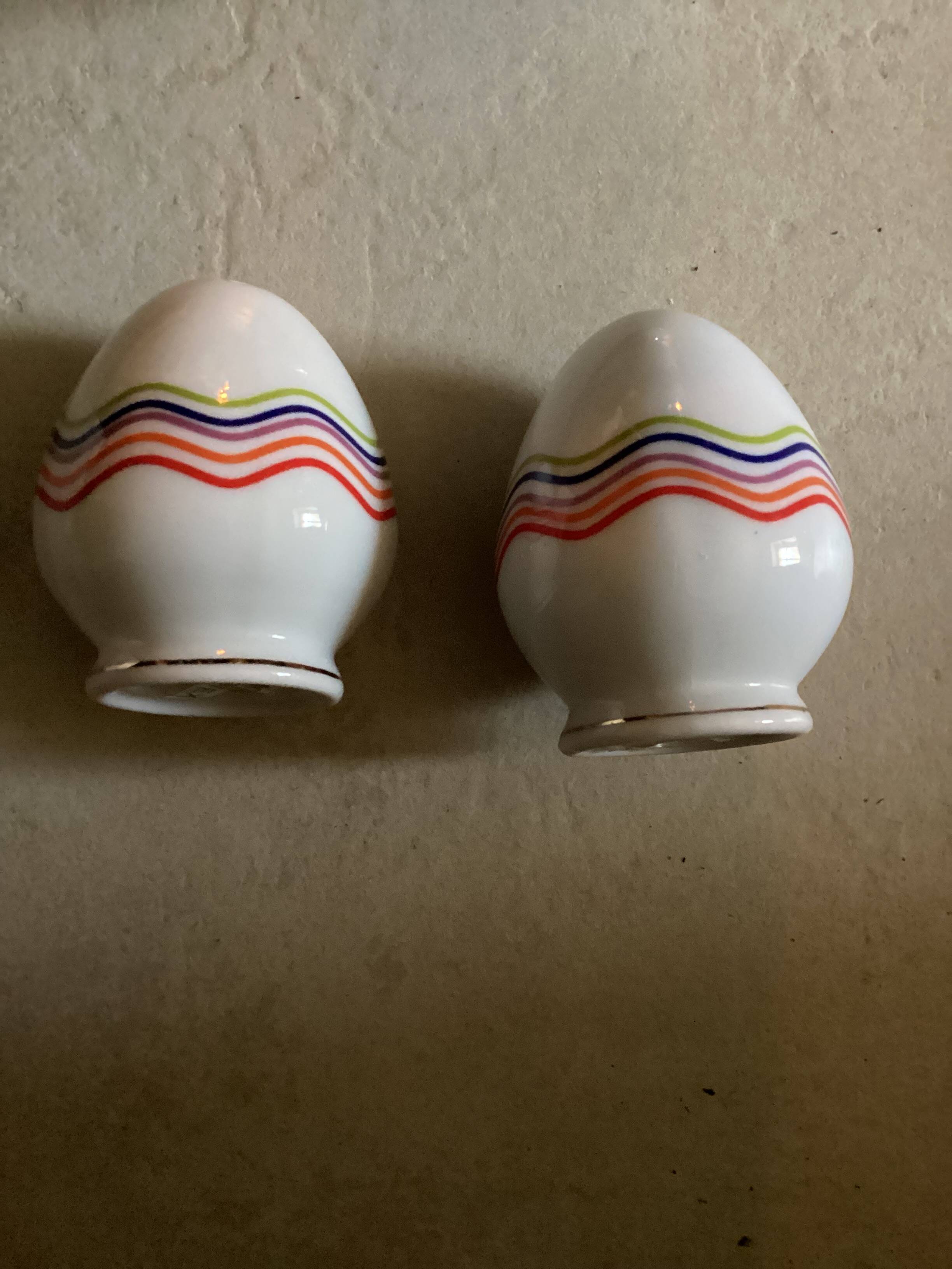 Set of 4 egg cups with their spoons, salt shaker, colored pepper shaker