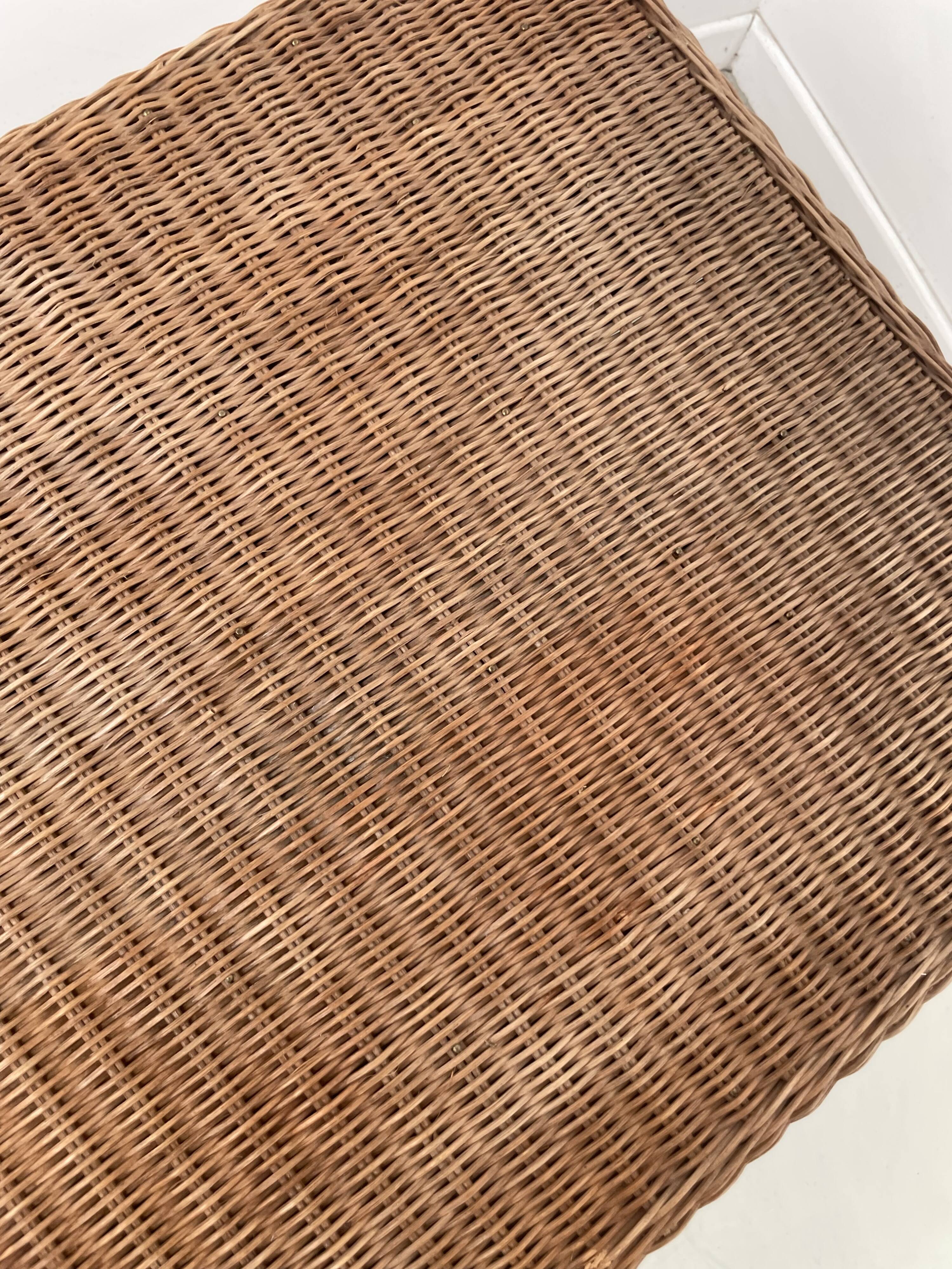 Table basse osier tressé et métal 1960