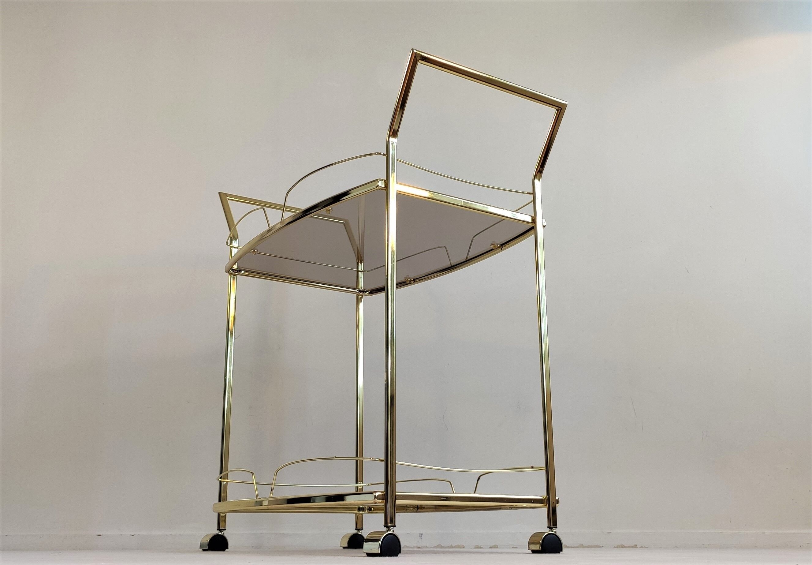 Serves golden trolley bar with wheels, in golden brass of the 80'S