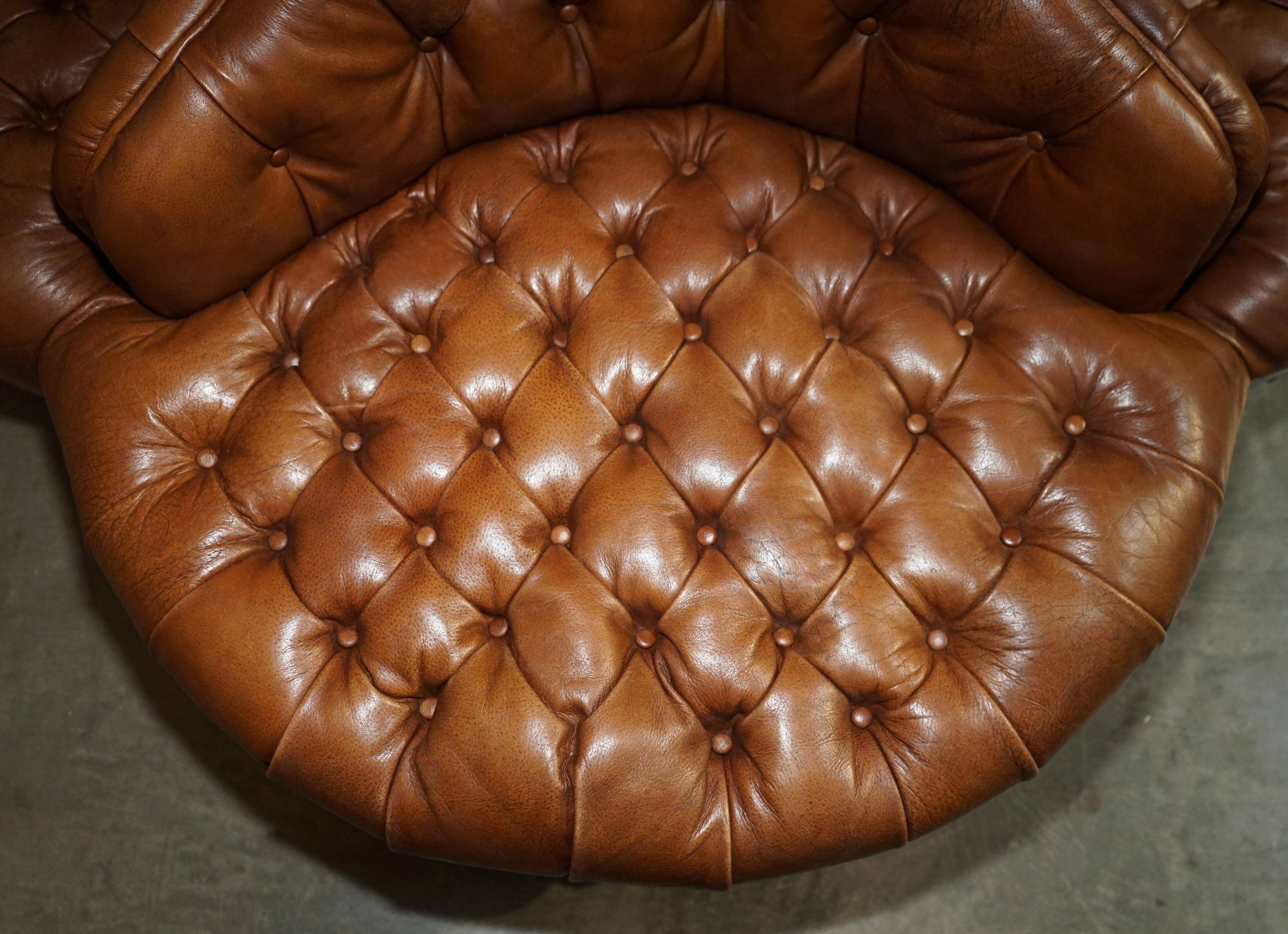 Leather Chesterfield tête-à-tête sofa, 4-seater