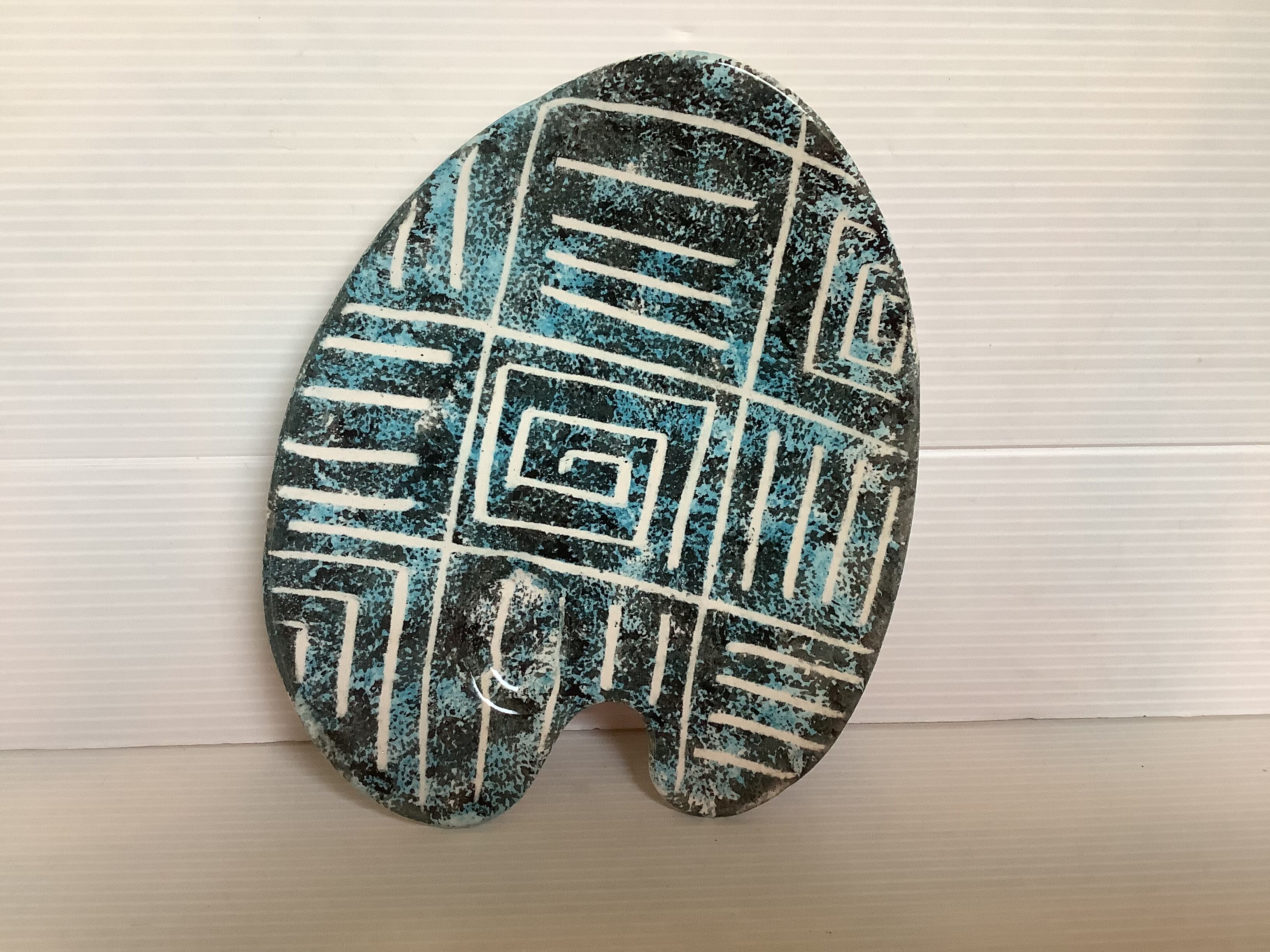 Empty pocket painter's palette geometric patterns