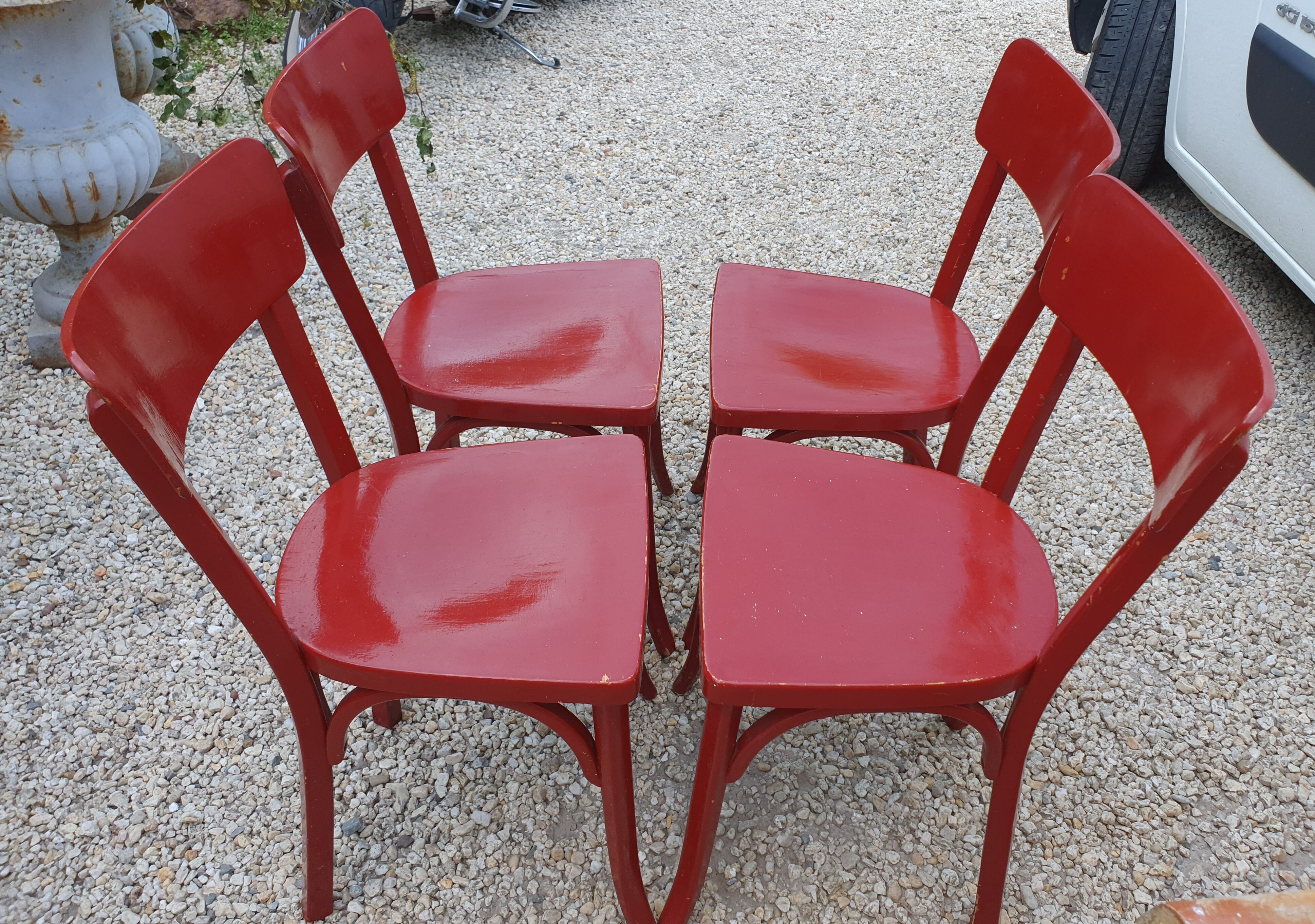 4 red chairs bistro Baumann