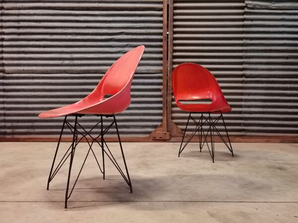 Paire de chaises rouges par Miroslav Navràtil pour Vertex 1959