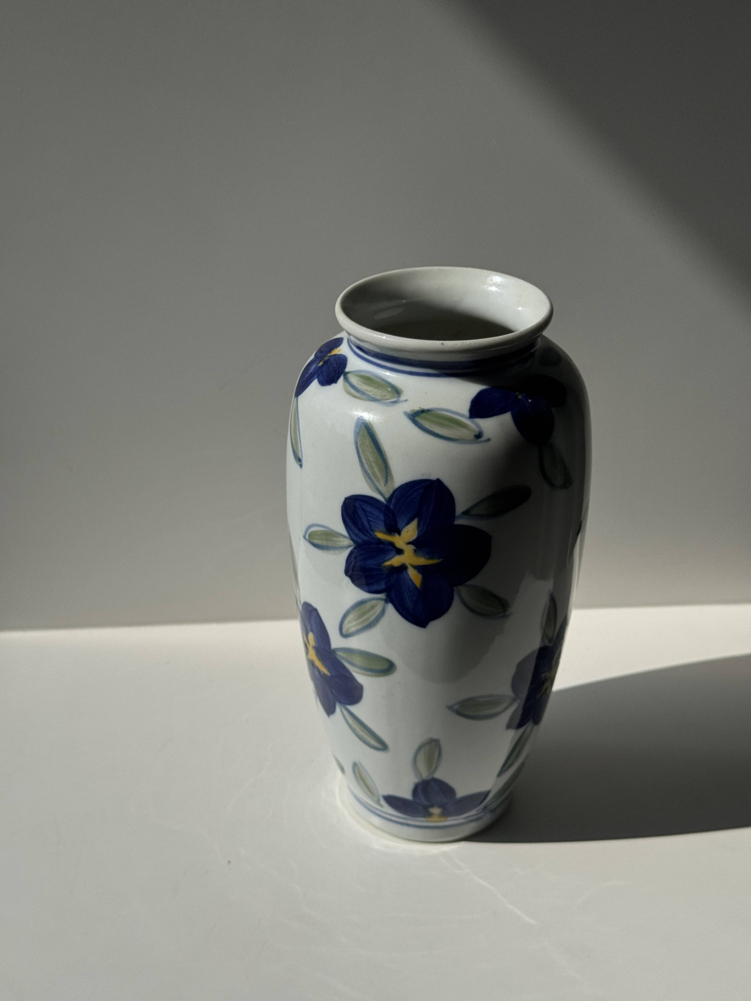 Vase white background stylized blue, yellow and green flowers H24.5 D12