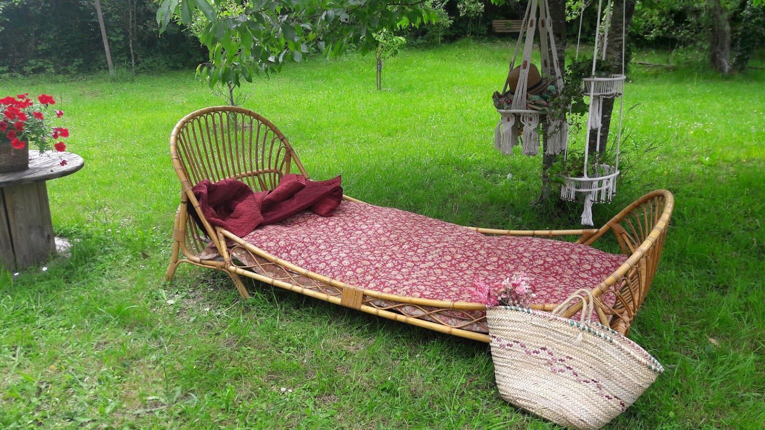 Rattan bed