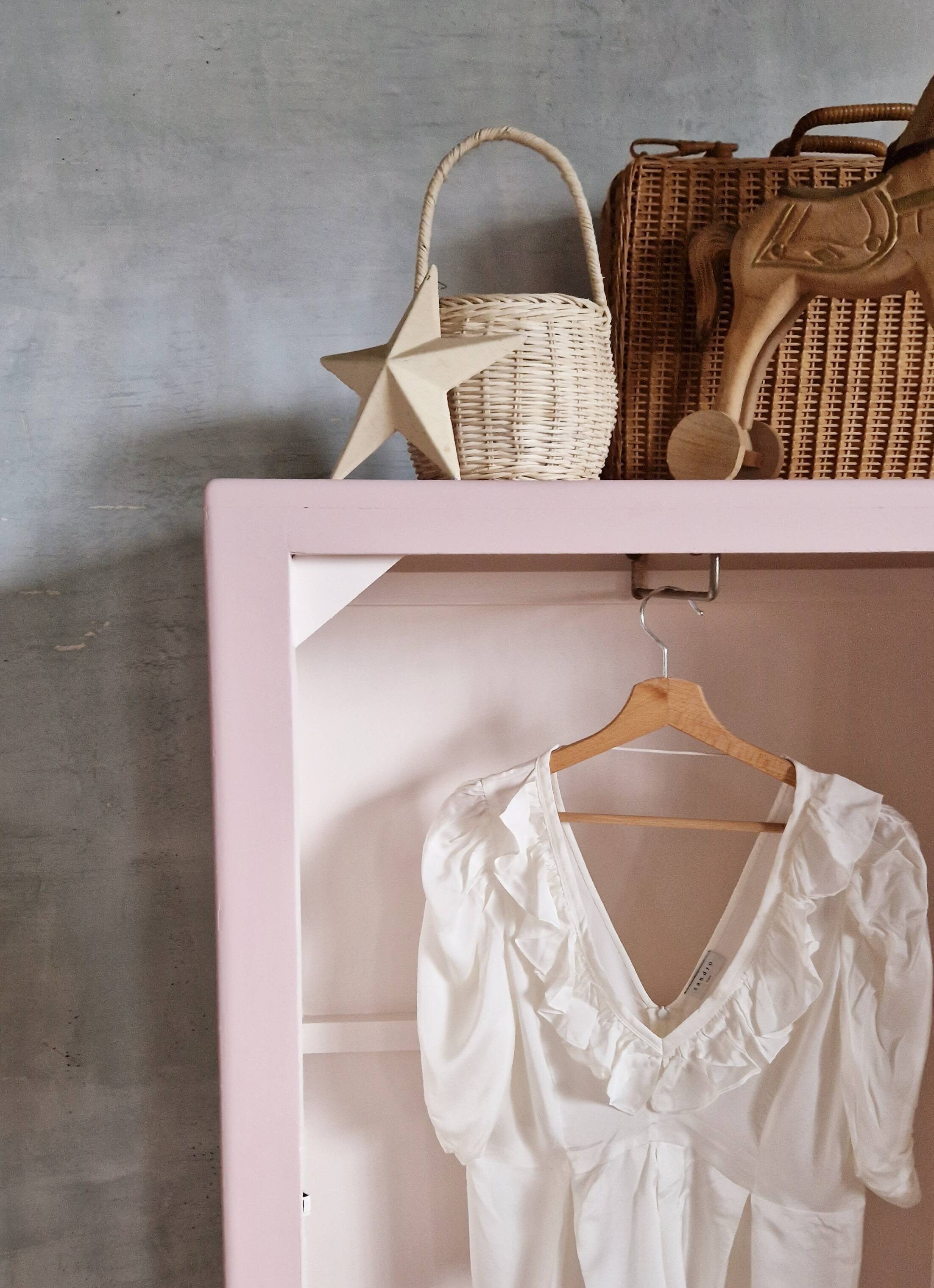 Velvet pink cabinet