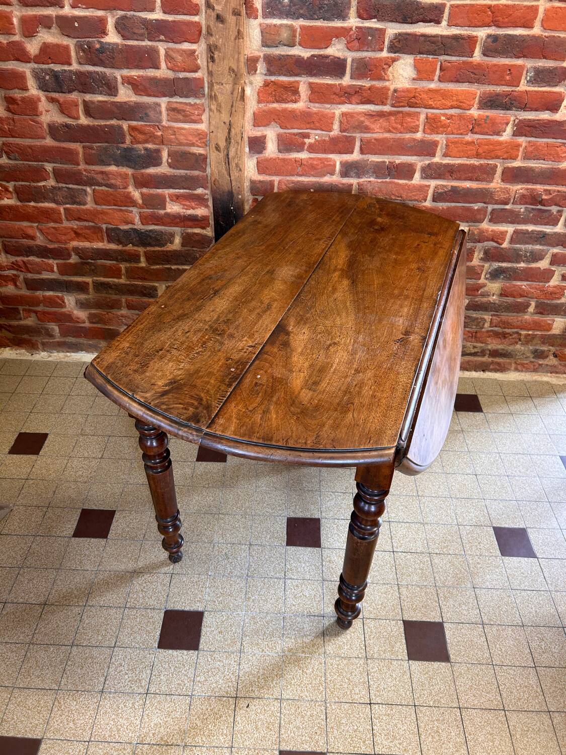 Jolie table ronde vintage