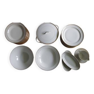 Porcelain presentation with white gold edging