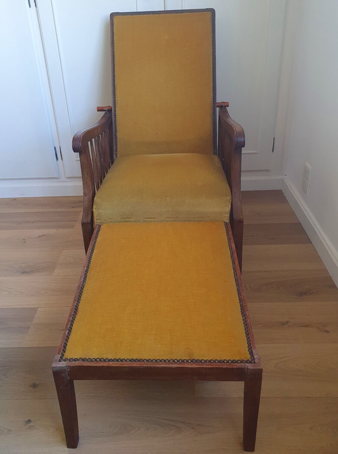 Velvet deck chair