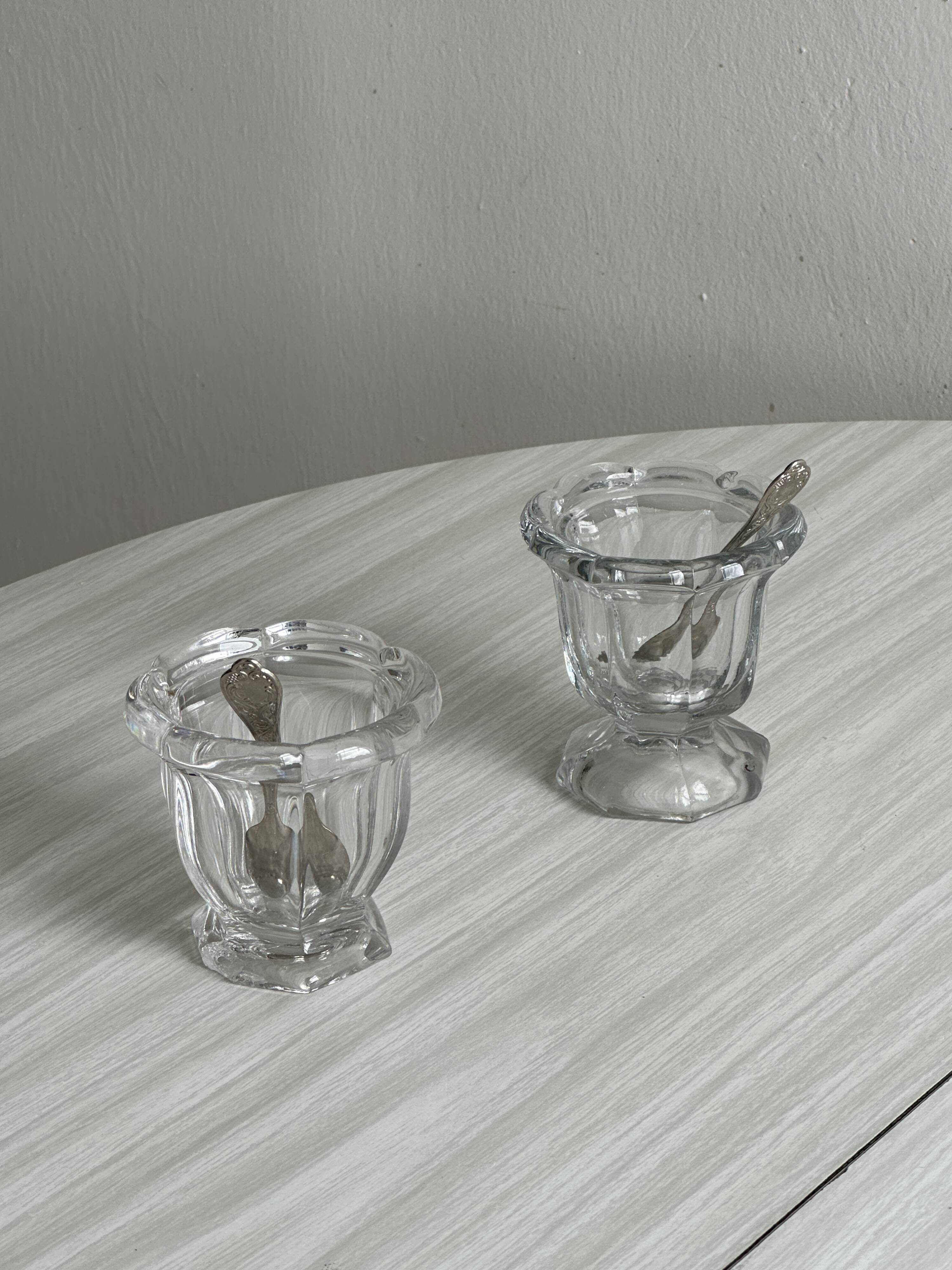 Duo de petits pots en verre épais