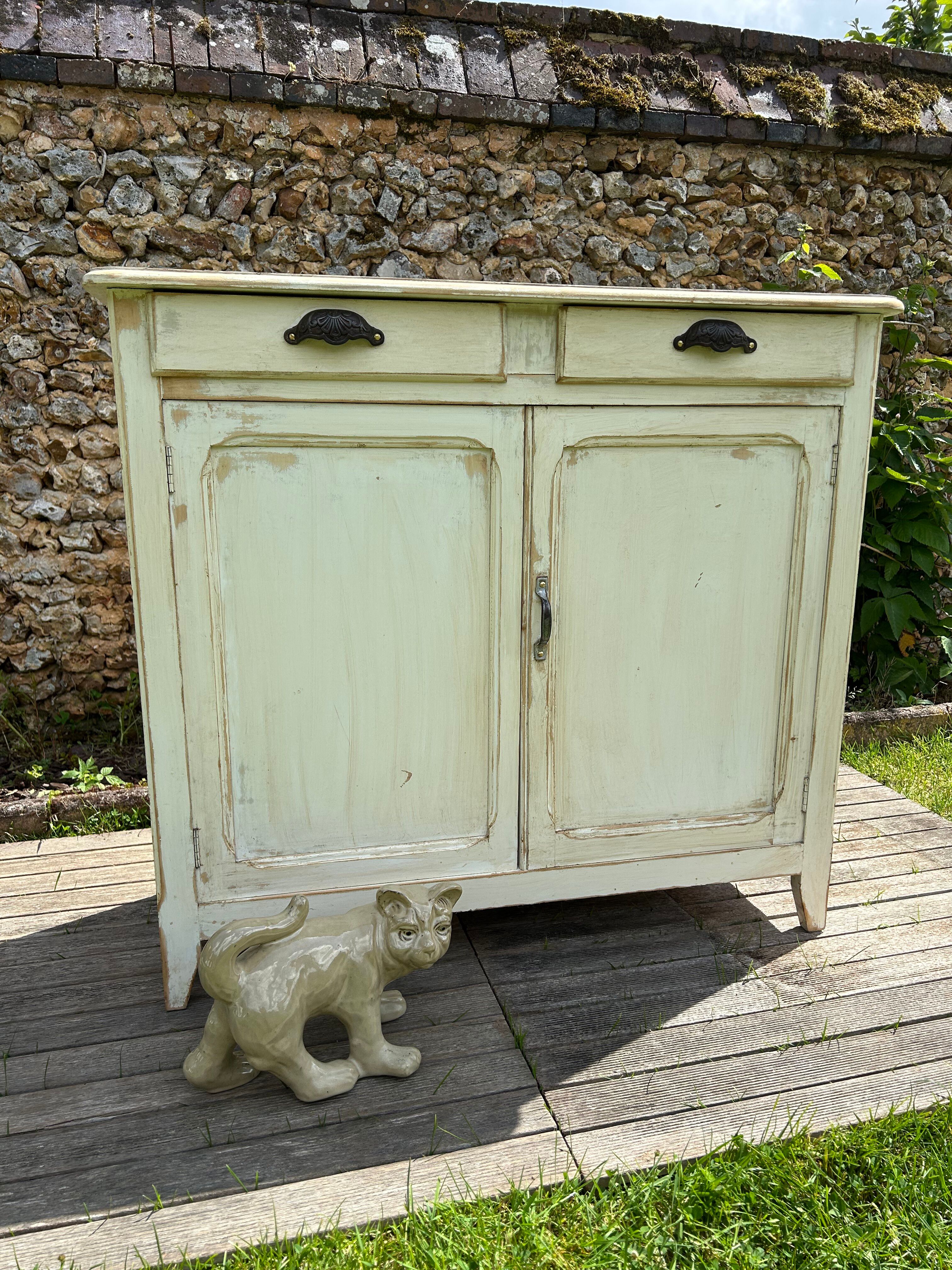 Buffet parisien vintage patine blanche