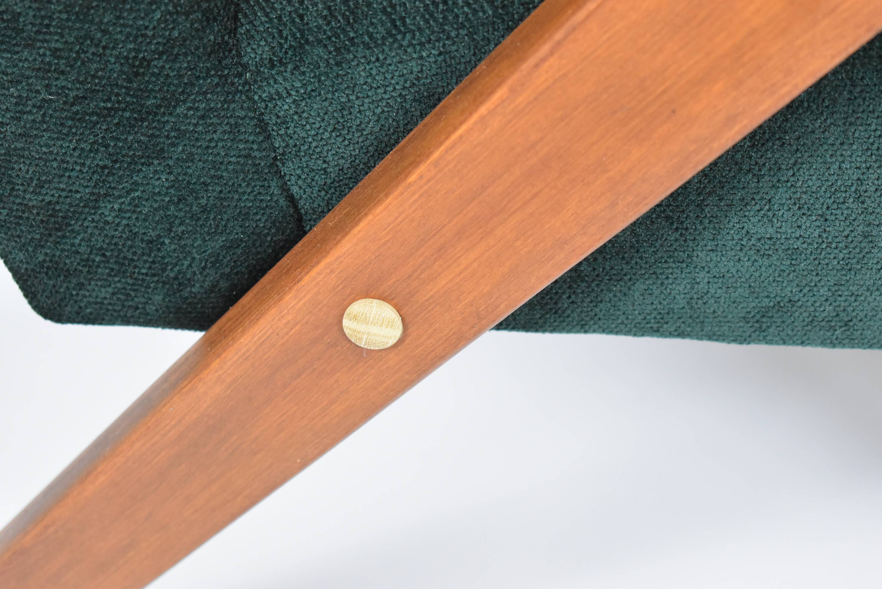 Fauteuil compas restauré, tissu vert forêt, bois de teck, 1960