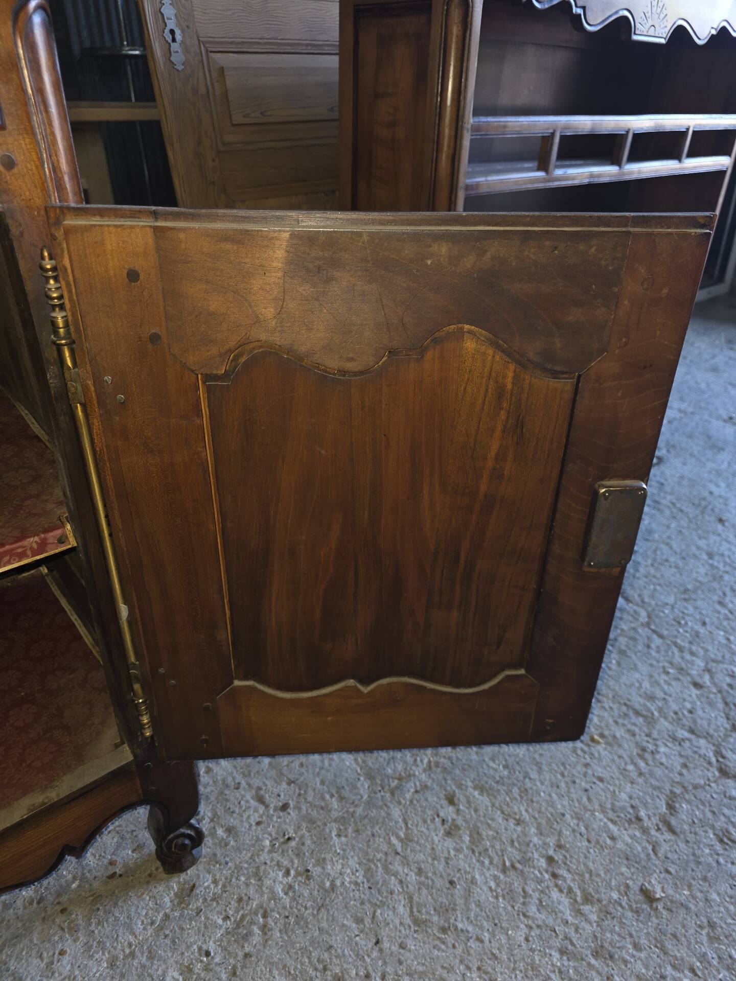 Buffet bas style Louis XV en merisier 