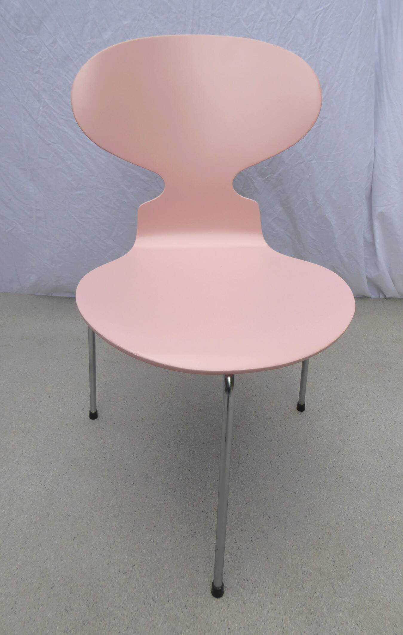 Arne Jacobsen Chair Mod. 3100 Pink