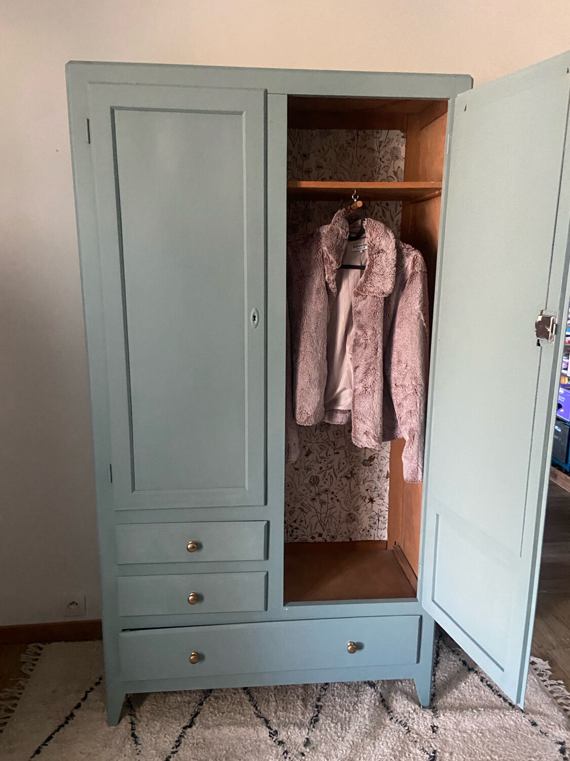 Armoire parisienne