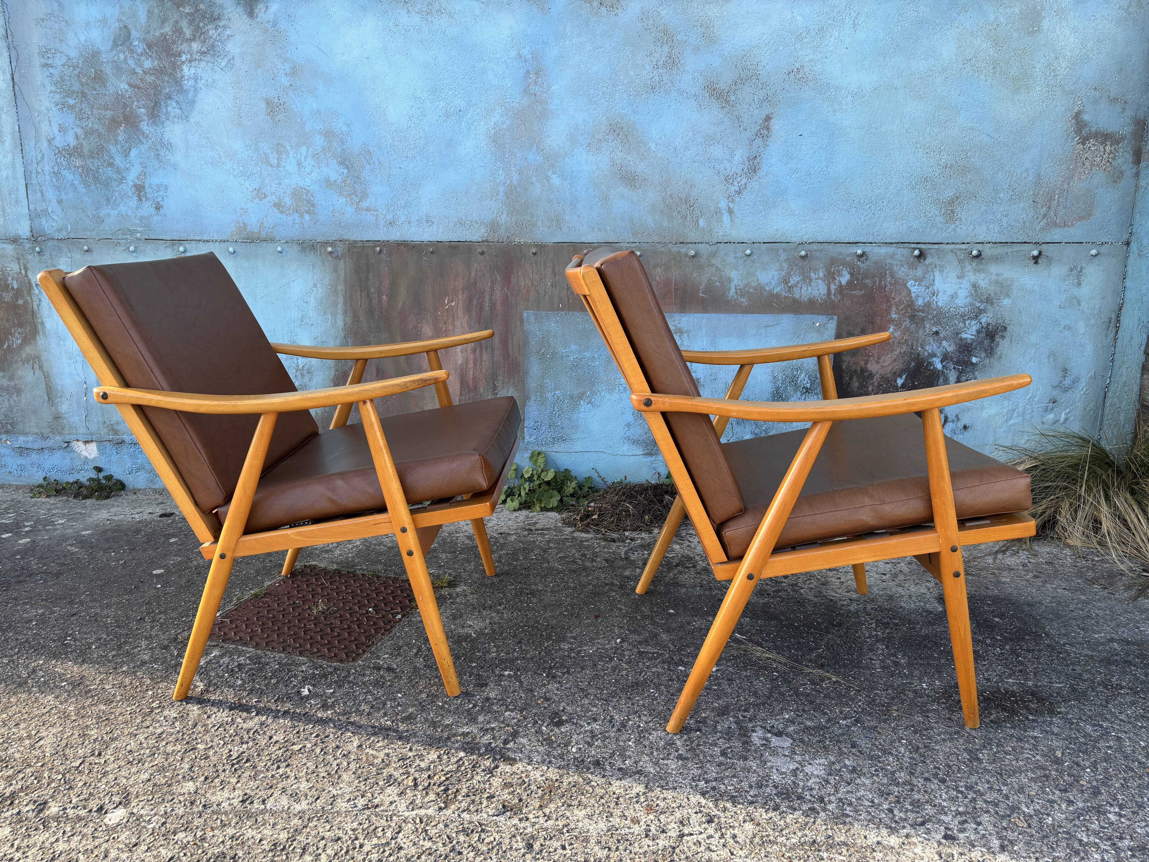 Pair of vintage armchairs with compass legs, "Boomerang" model by THO editions.