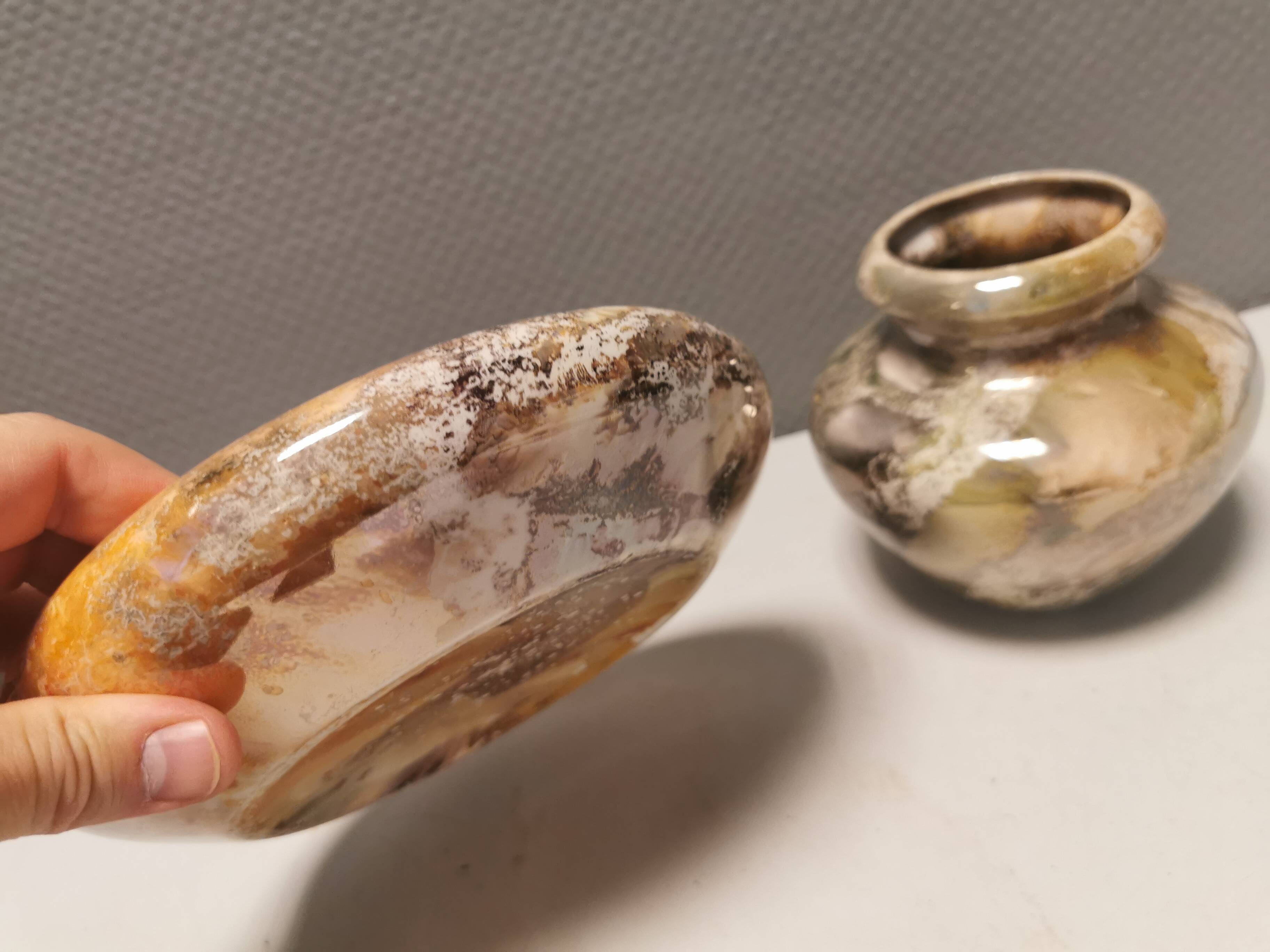 A set from Finnish Arabia, consisting of an Art Deco vase and matching dish, marbled lustre glaze.