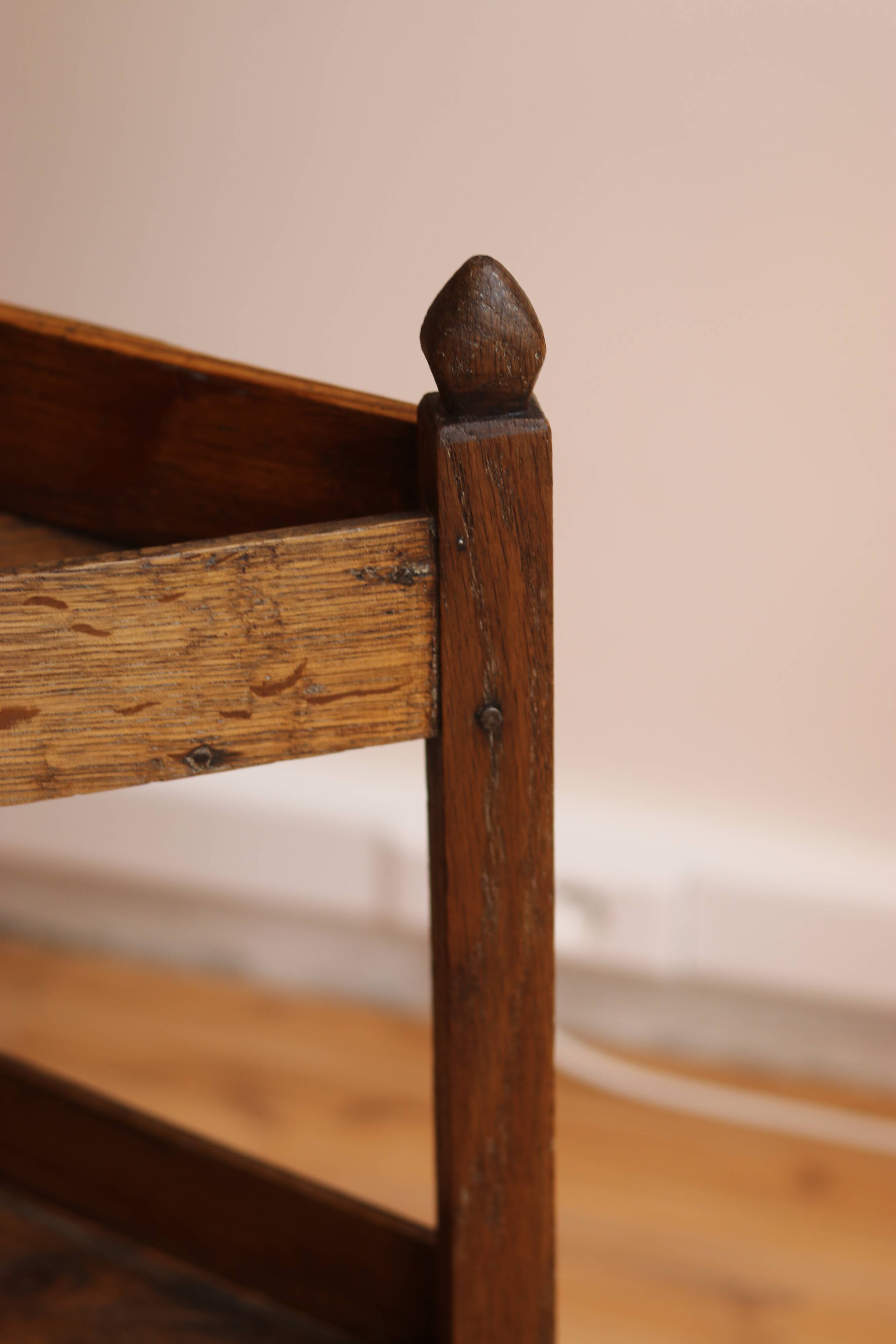Small corner cabinet in oak, popular Burgundy work from the 19th century.