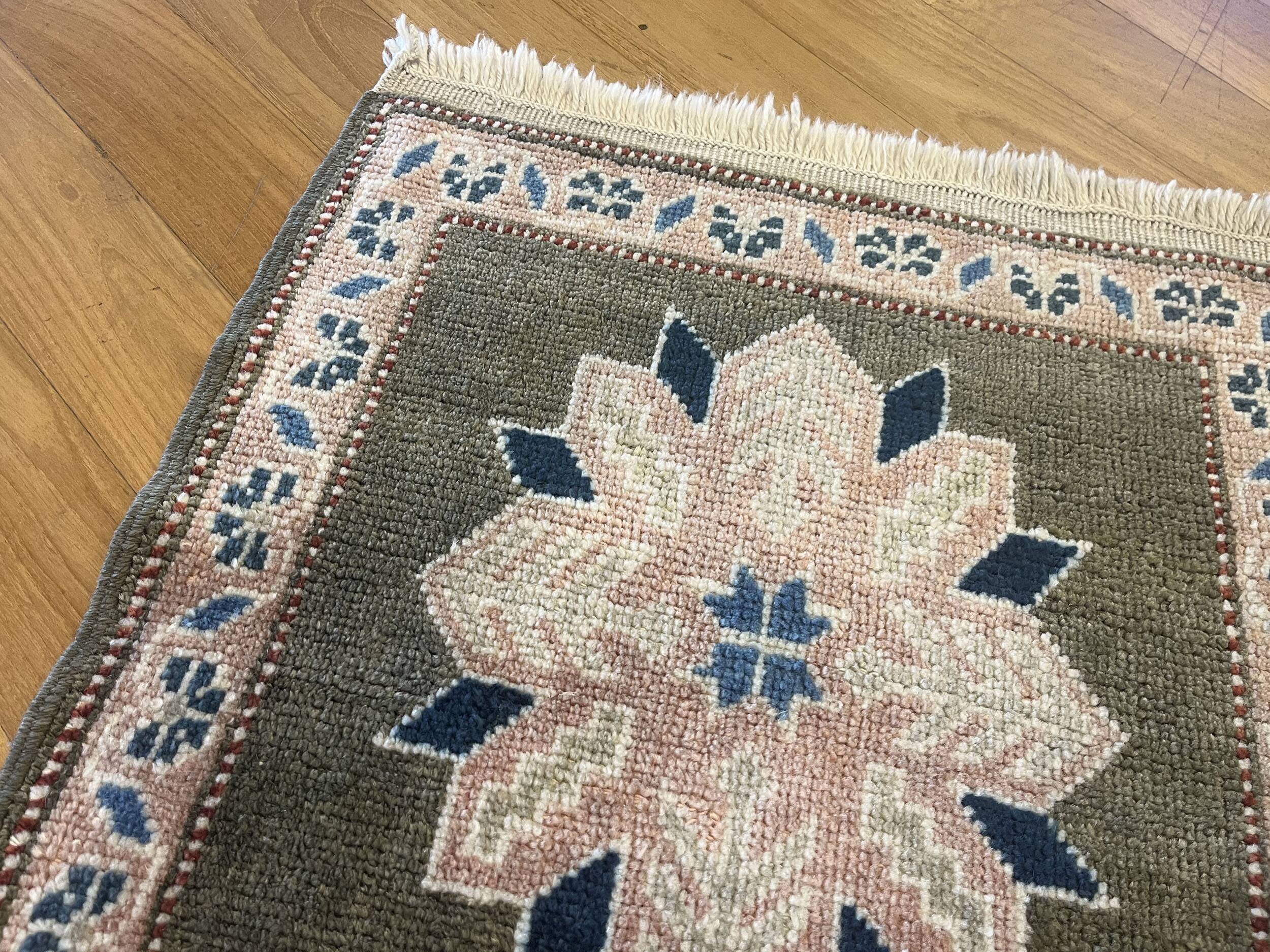 Tapis anatolien carré