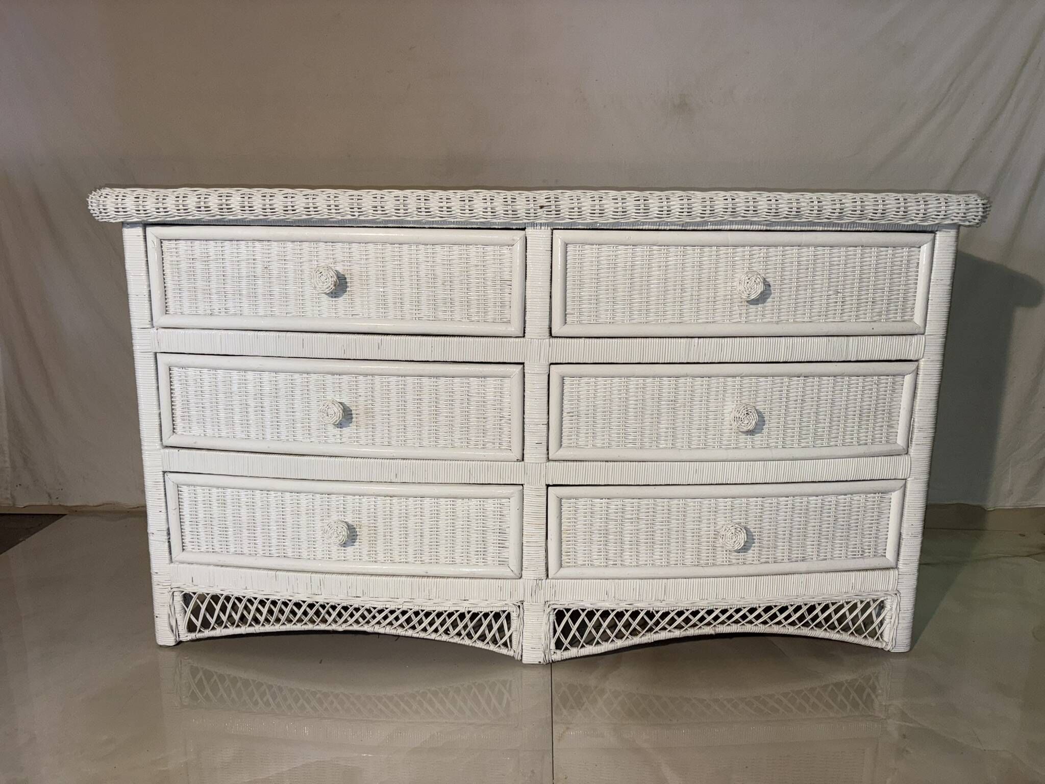 Ensemble chambre rotin blanc : commode, miroir, lit, panier