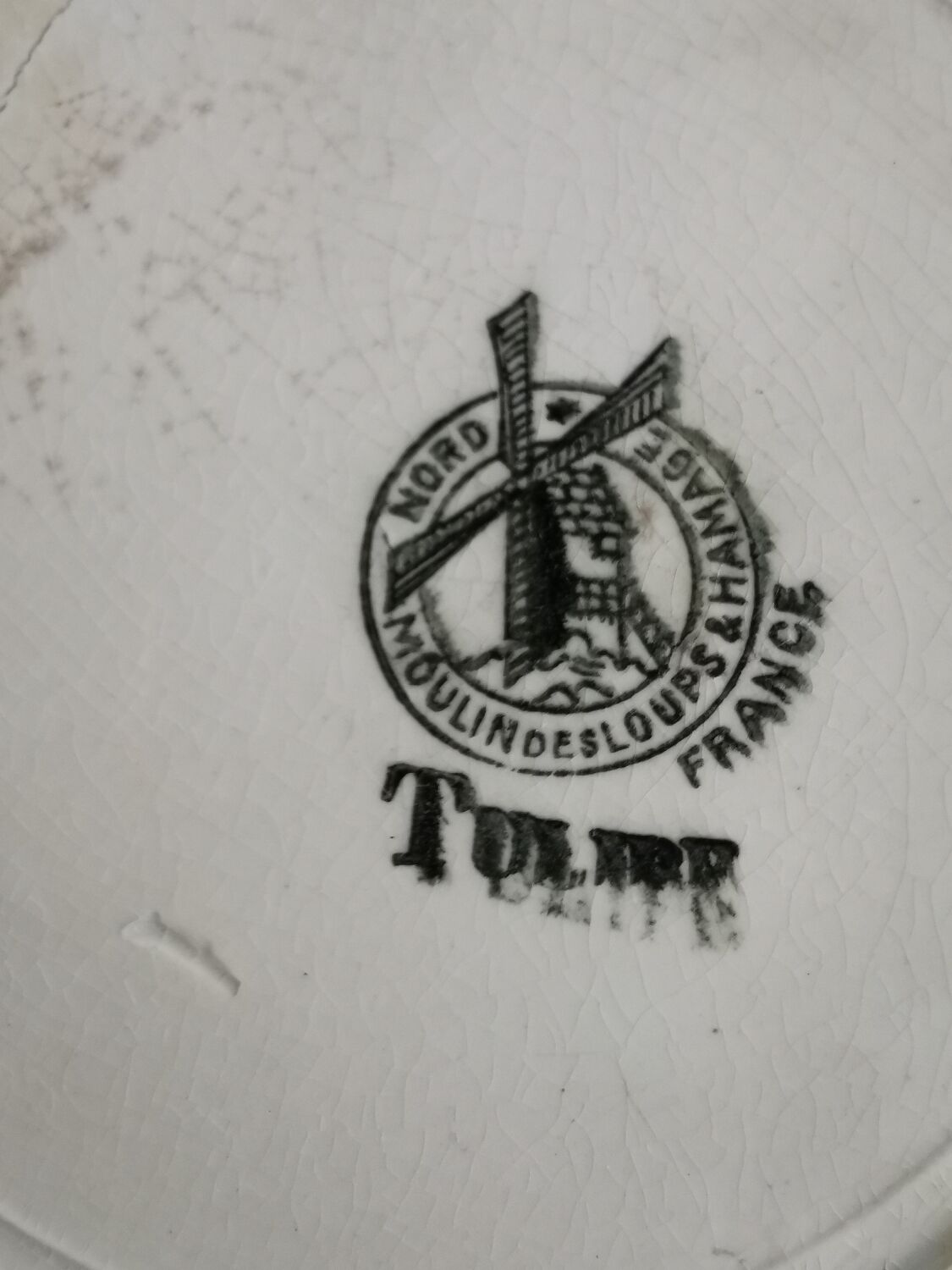 Assiettes anciennes fleuries, Moulin des loups