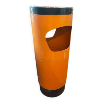 Porte parapluie cendrier signe Rene Talopp pour Manade