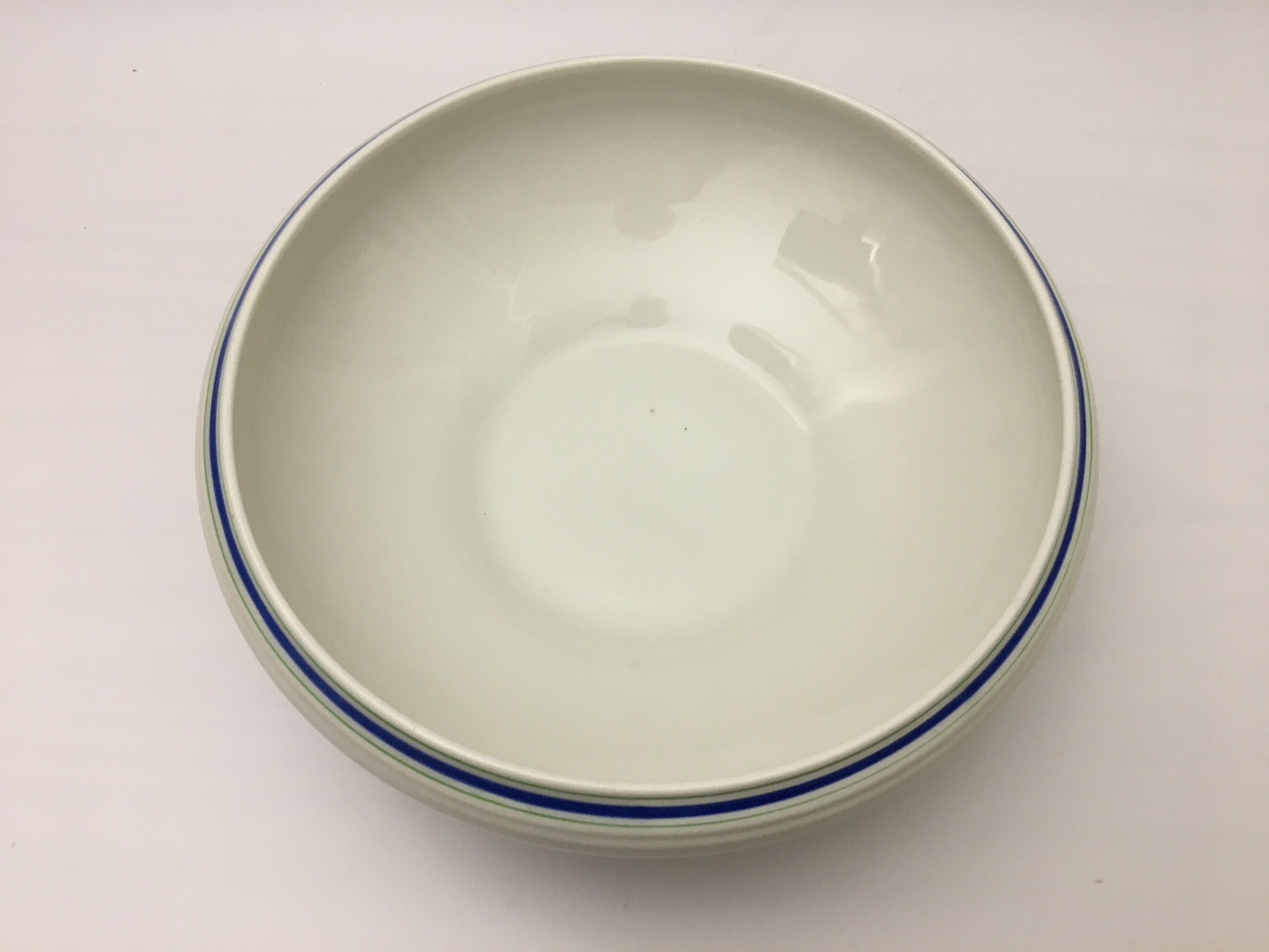 Salad bowl " Lourioux Foëcy " with flower motifs.