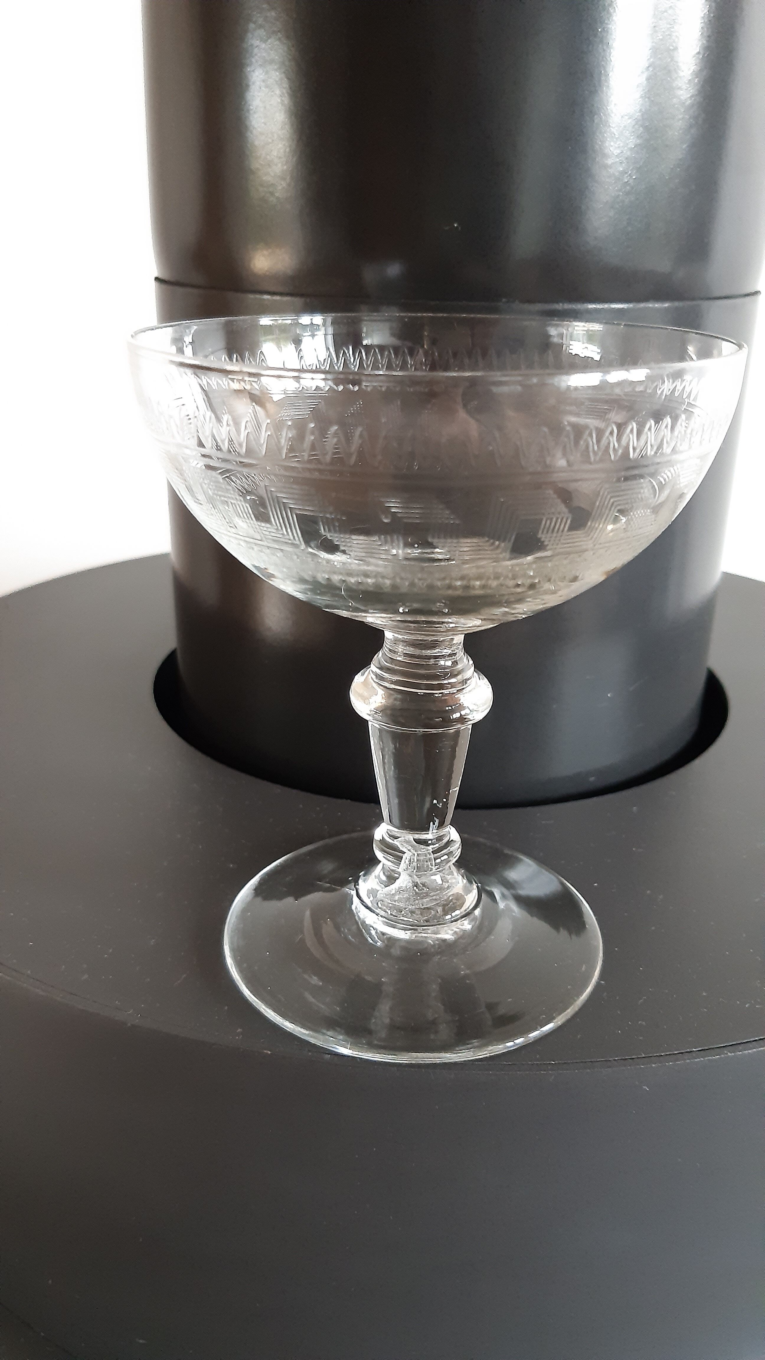 Set of 10 champagne glasses in crystal engraved late nineteenth