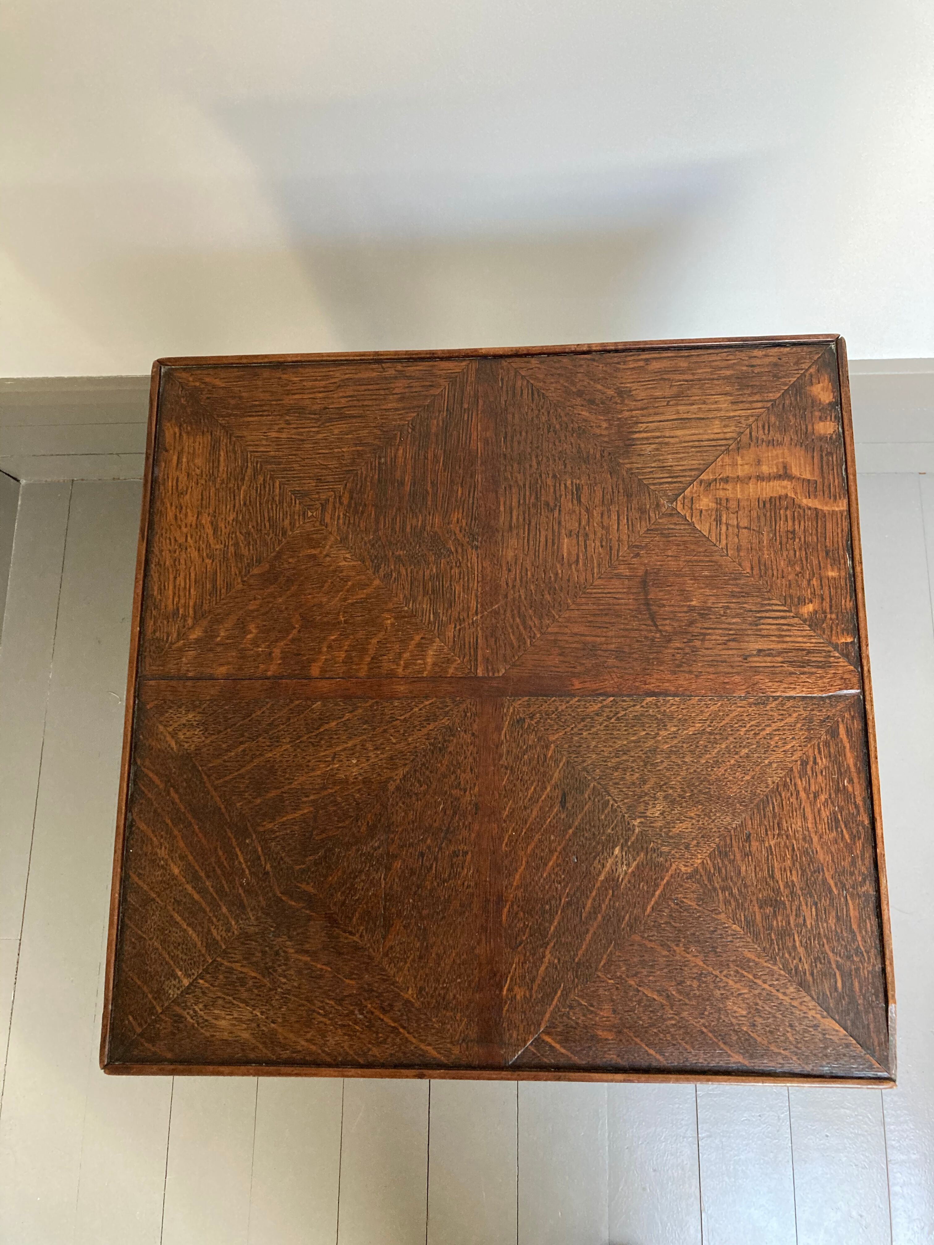 Table serves a pedestal