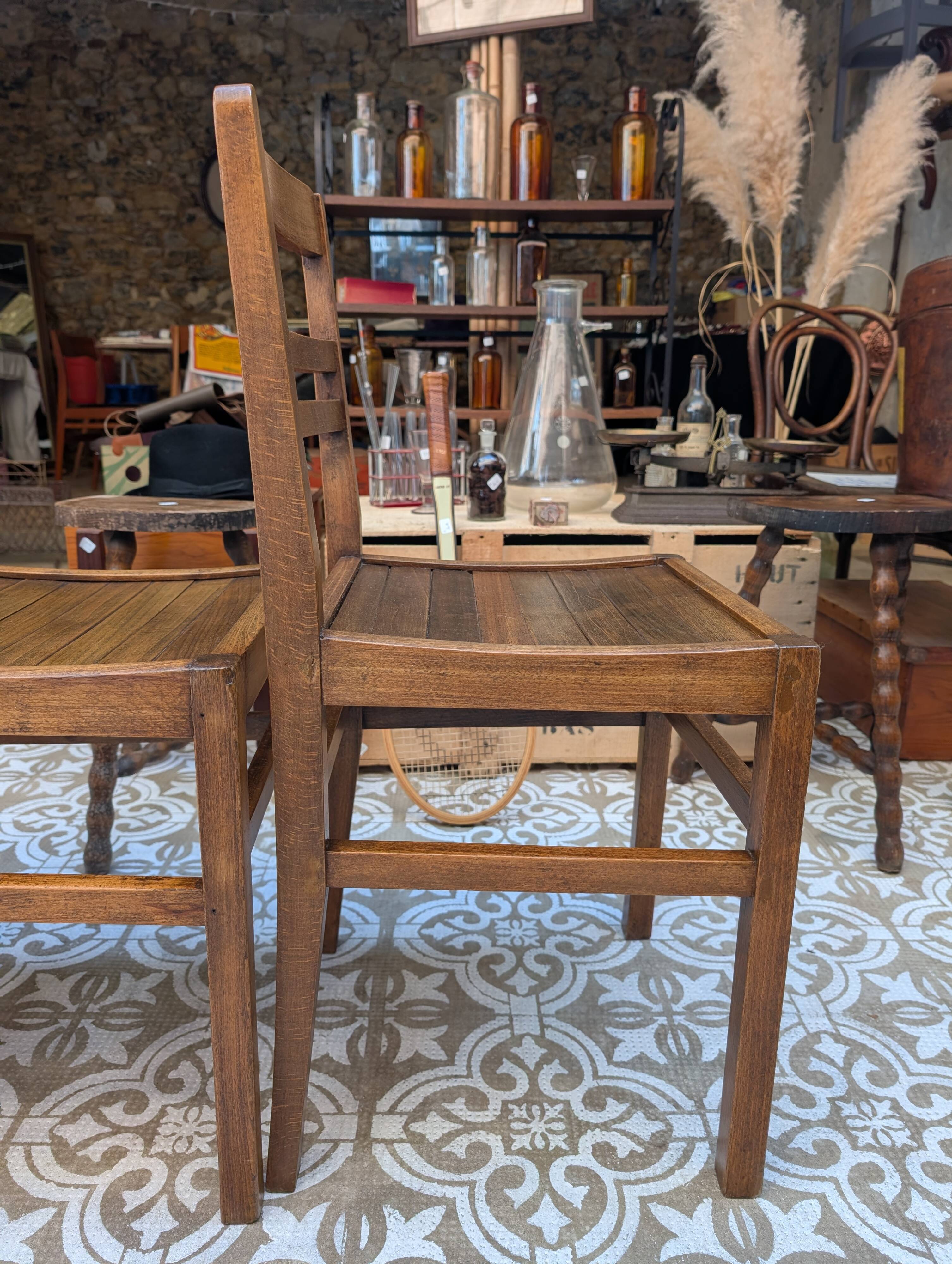Set of reconstruction chairs