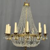 Large crystal chandelier. 17 light points.